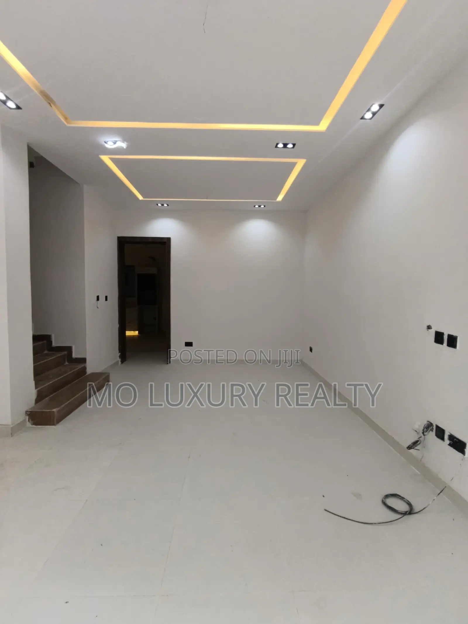 4bdrm Townhouse / Terrace in Court, Lekki Phase 1 for rent
