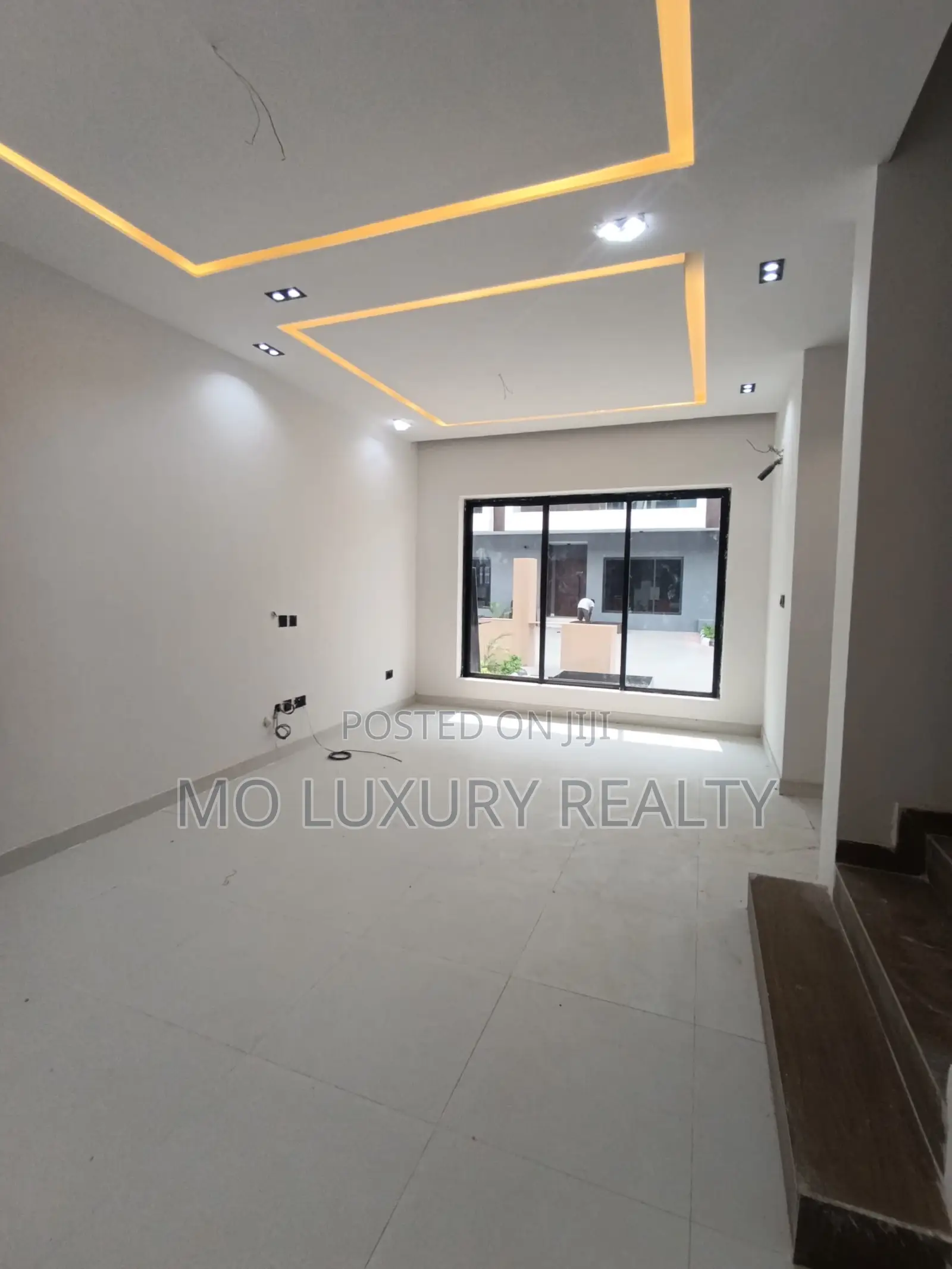 4bdrm Townhouse / Terrace in Court, Lekki Phase 1 for rent