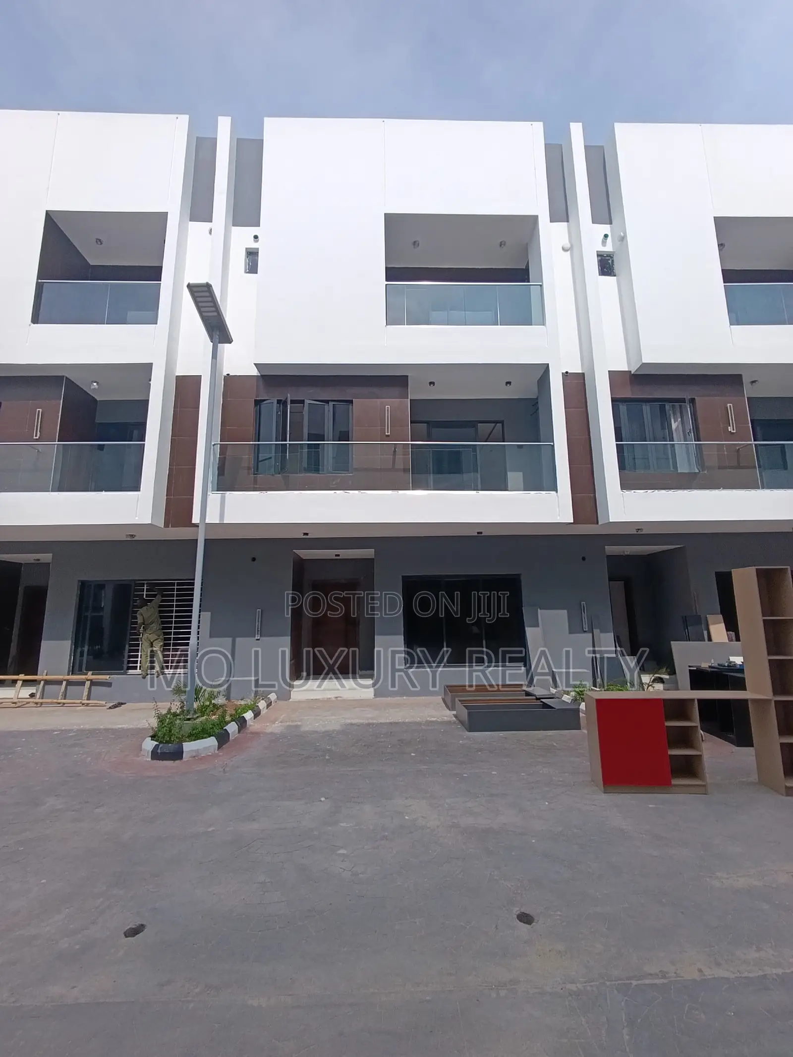 4bdrm Townhouse / Terrace in Court, Lekki Phase 1 for rent