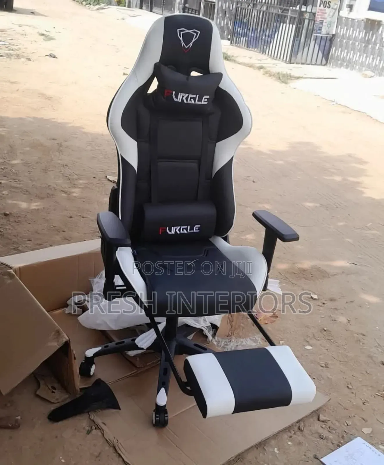 Black and White Furgle Game Chair