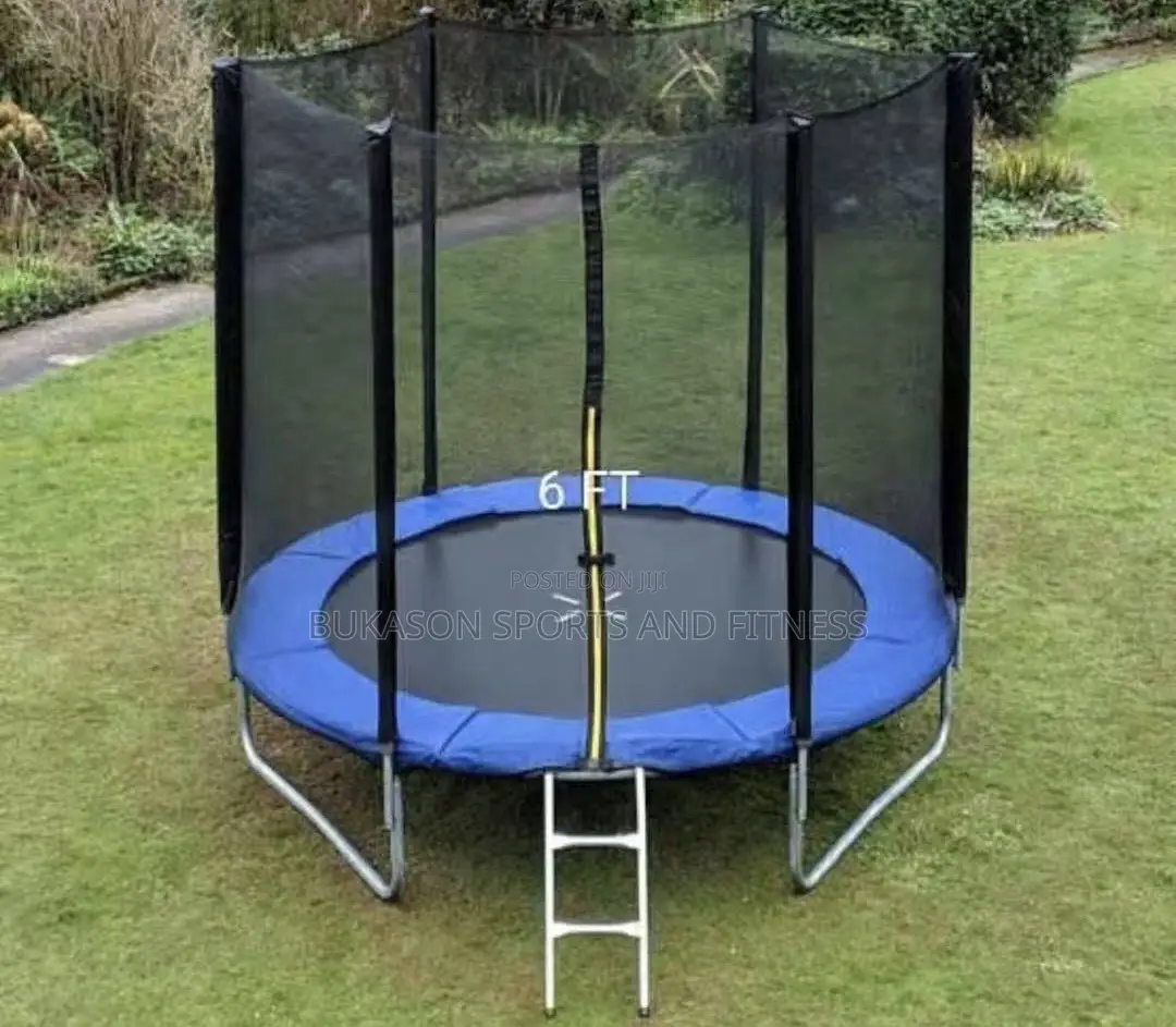 6ft Trampoline With Ladder and Enclosure