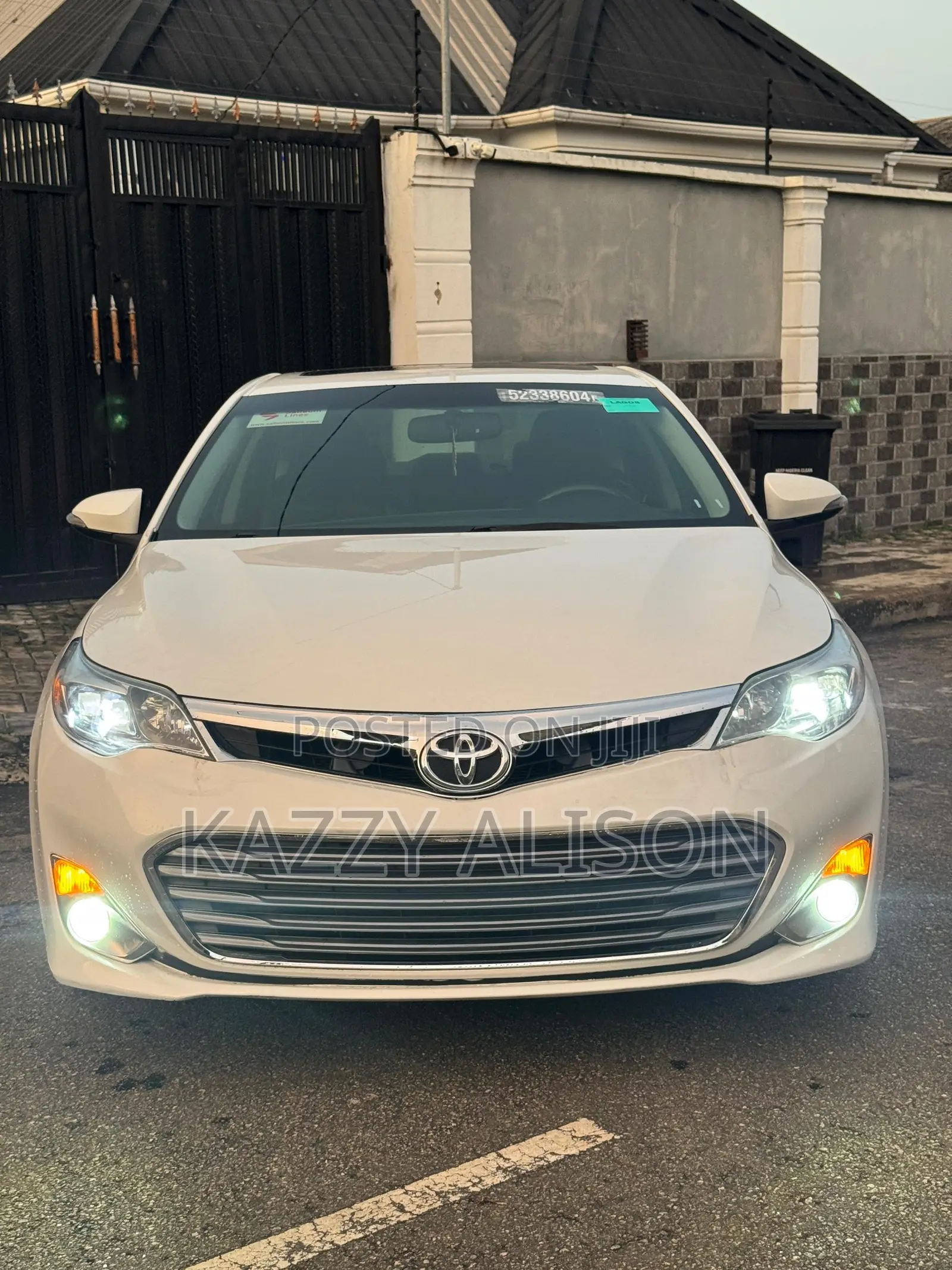 Toyota Avalon XLE Premium Sedan FWD (3.5L 6cyl 6A) 2013 White
