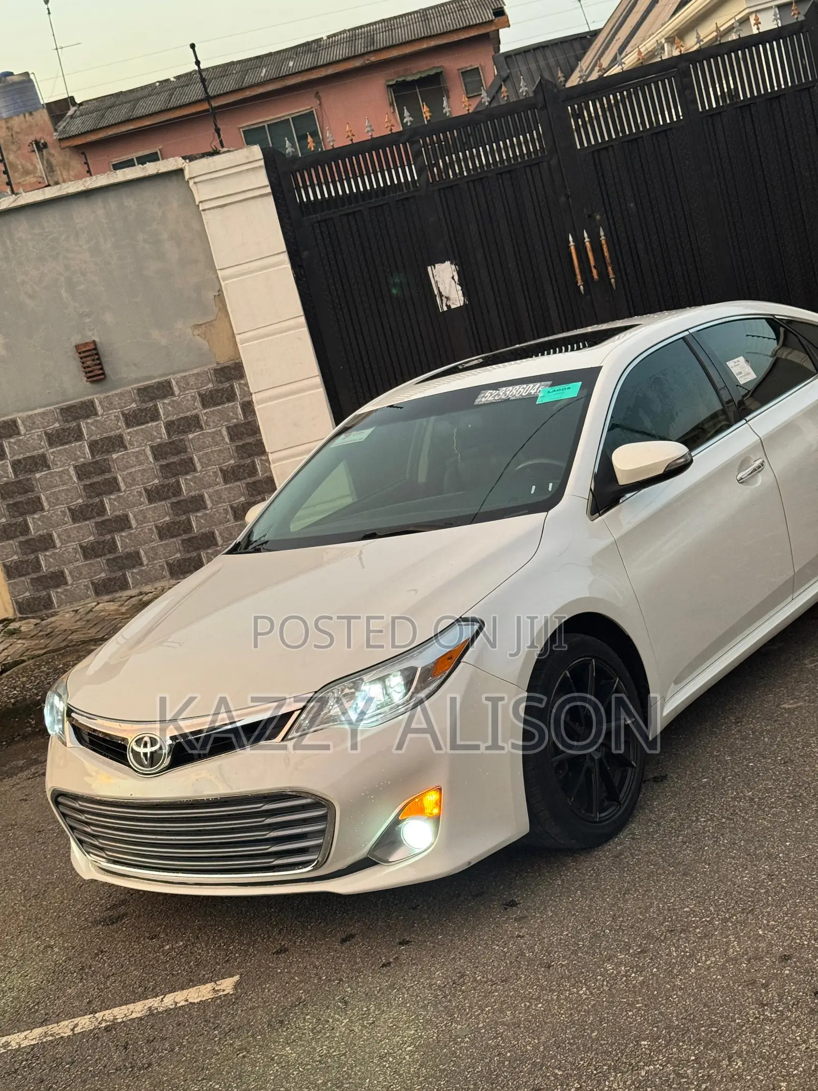 Toyota Avalon XLE Premium Sedan FWD (3.5L 6cyl 6A) 2013 White