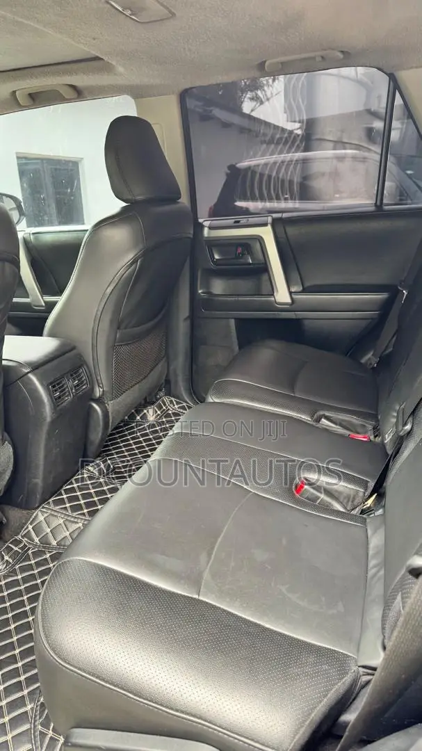 Toyota 4-Runner Limited 4WD 2010 Black