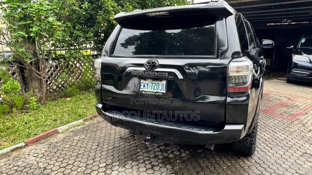 Toyota 4-Runner Limited 4WD 2010 Black