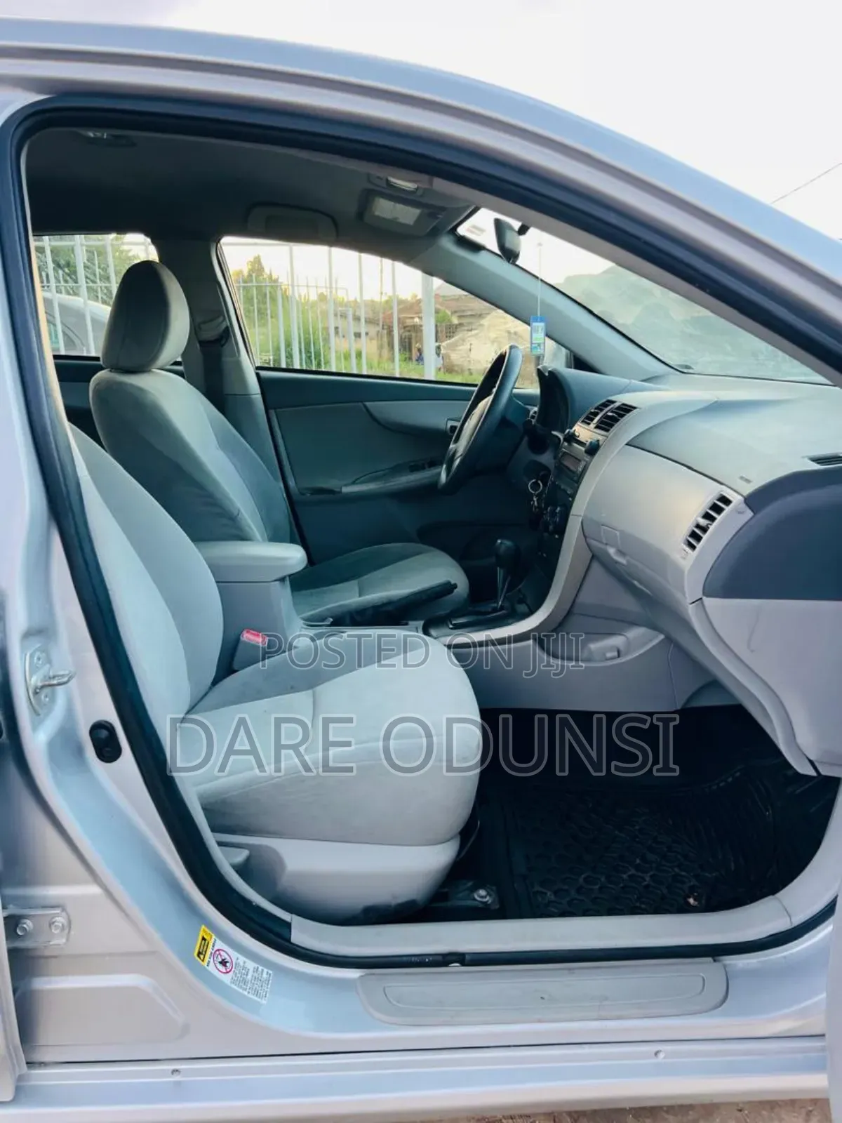 Toyota Corolla LE 4dr Sedan (1.8L 4cyl 4A) 2010 Silver