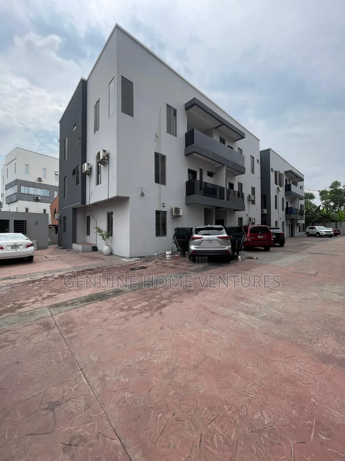 4bdrm Duplex in Shonibare for sale