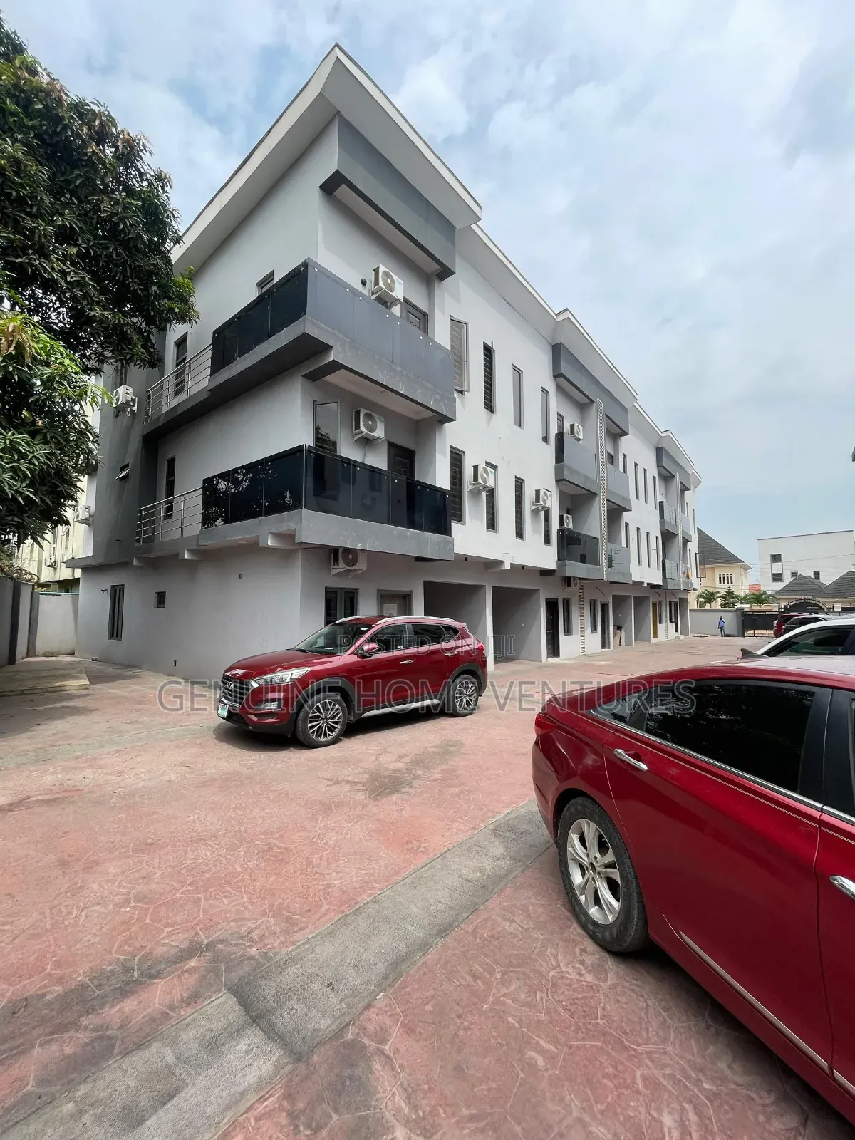 4bdrm Duplex in Shonibare for sale