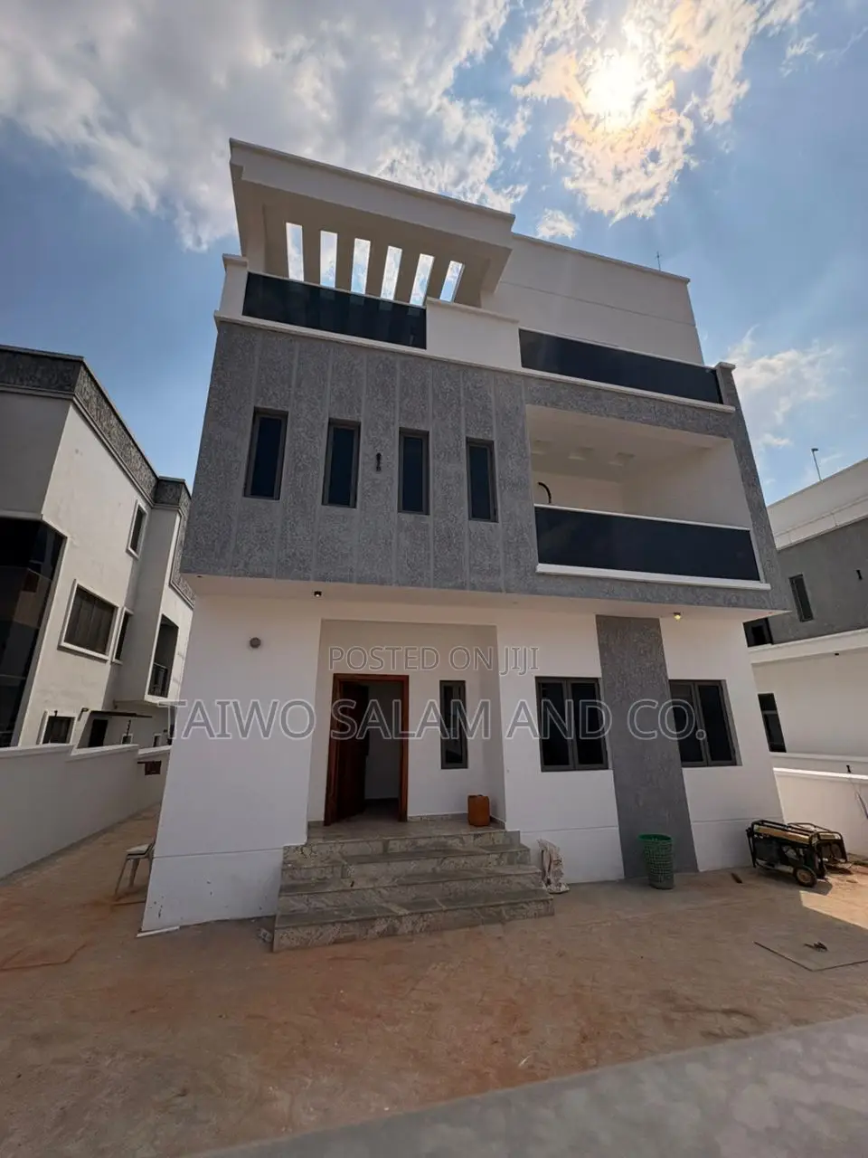 5bdrm Duplex in Akobo for sale