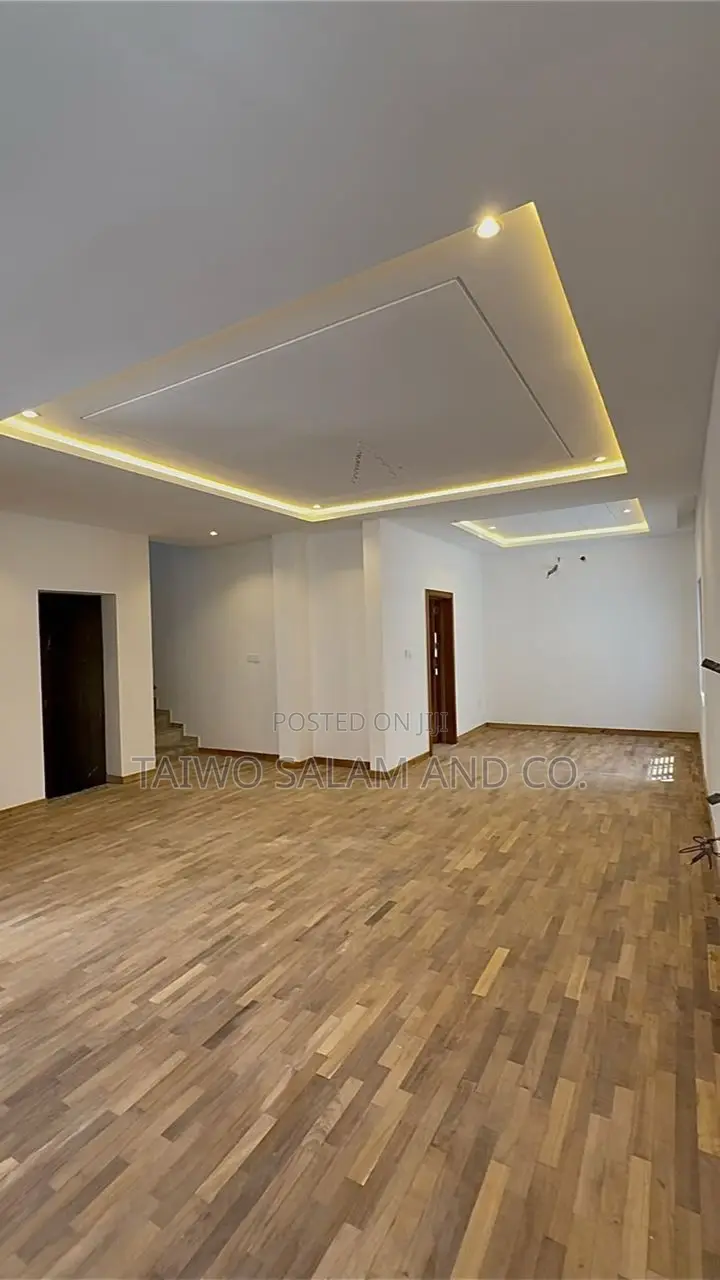 5bdrm Duplex in Akobo for sale
