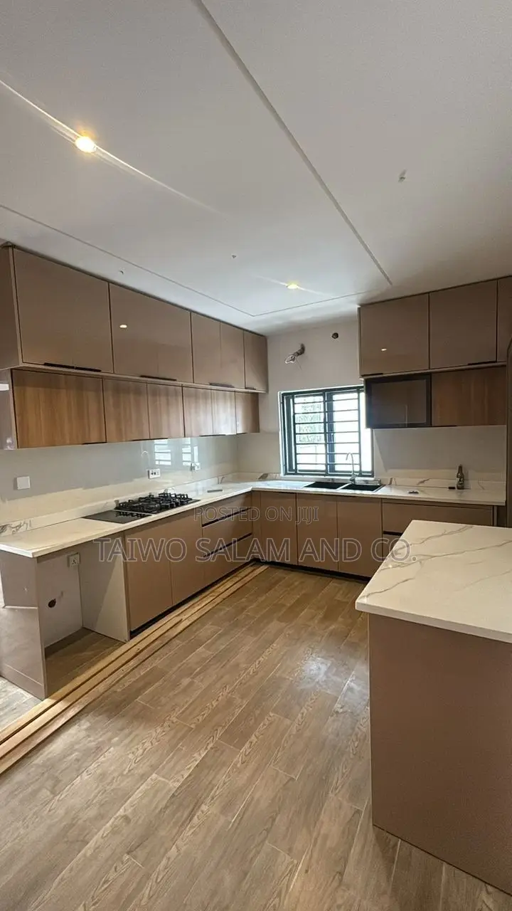 5bdrm Duplex in Akobo for sale