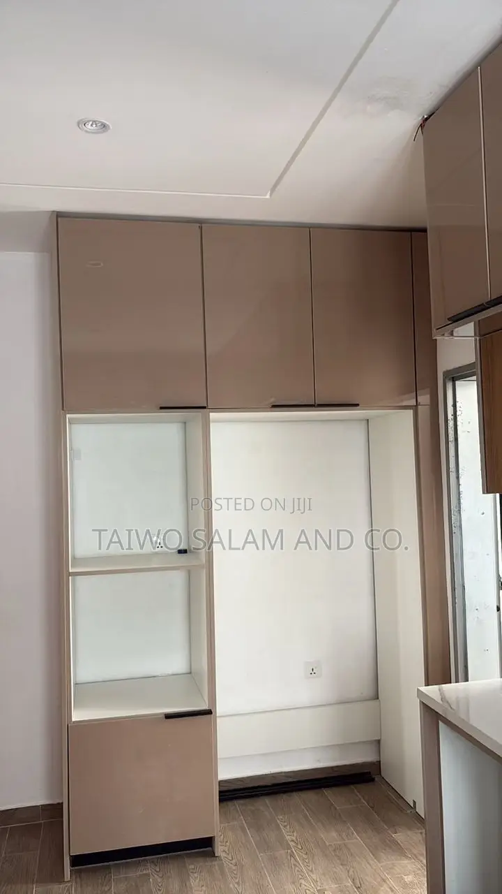 5bdrm Duplex in Akobo for sale