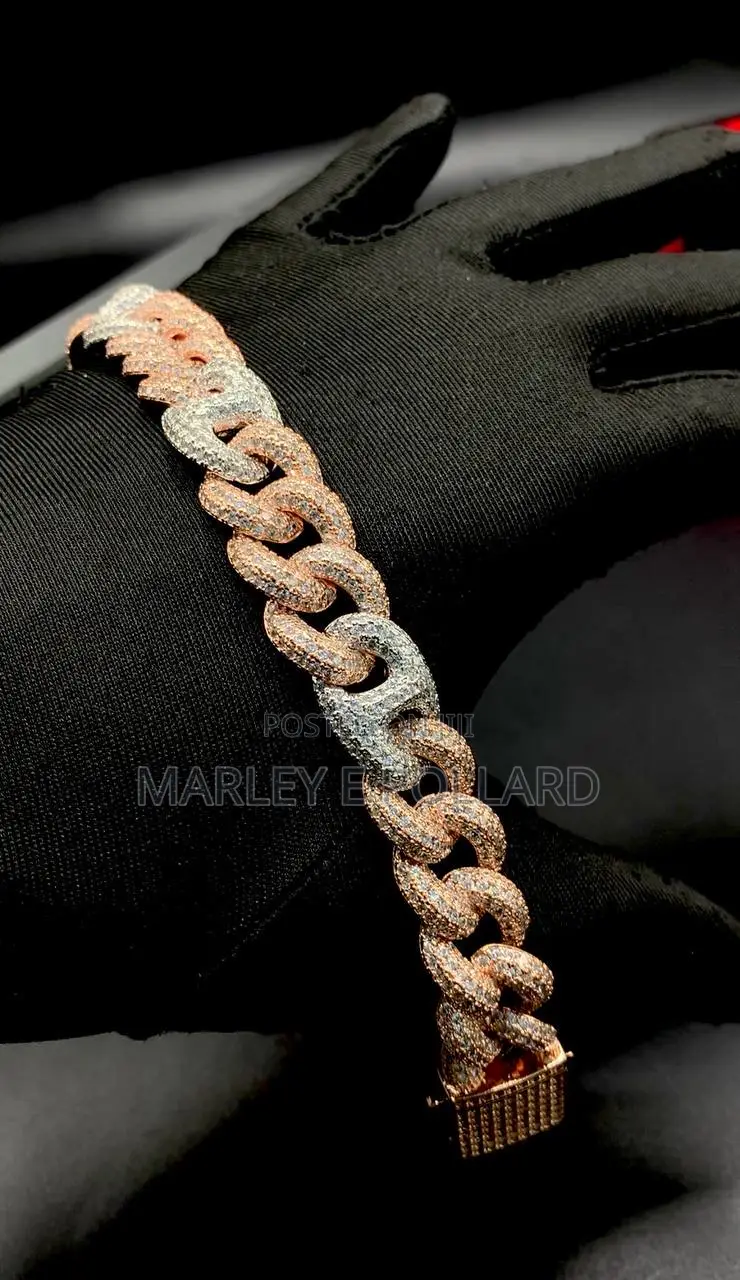 Self Made Bulky Cubic Zirconia Quality Pendant Chain