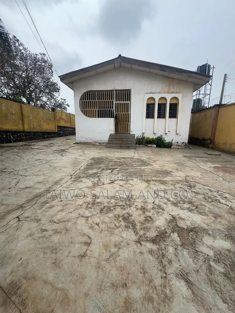 Old Structure on 540sqm of Land