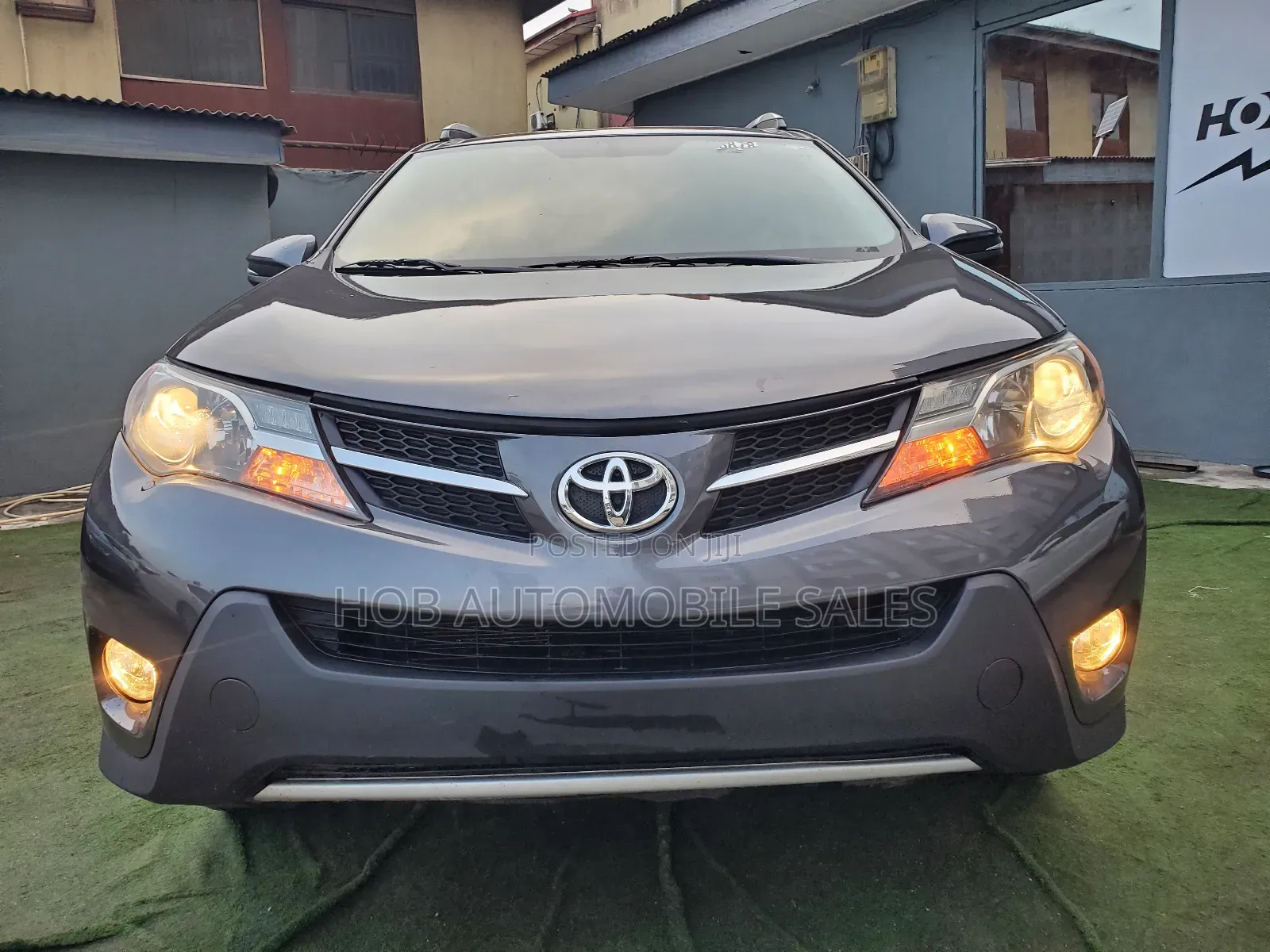 Toyota RAV4 XLE 4dr SUV AWD (2.5L 4cyl 6A) 2014 Gray