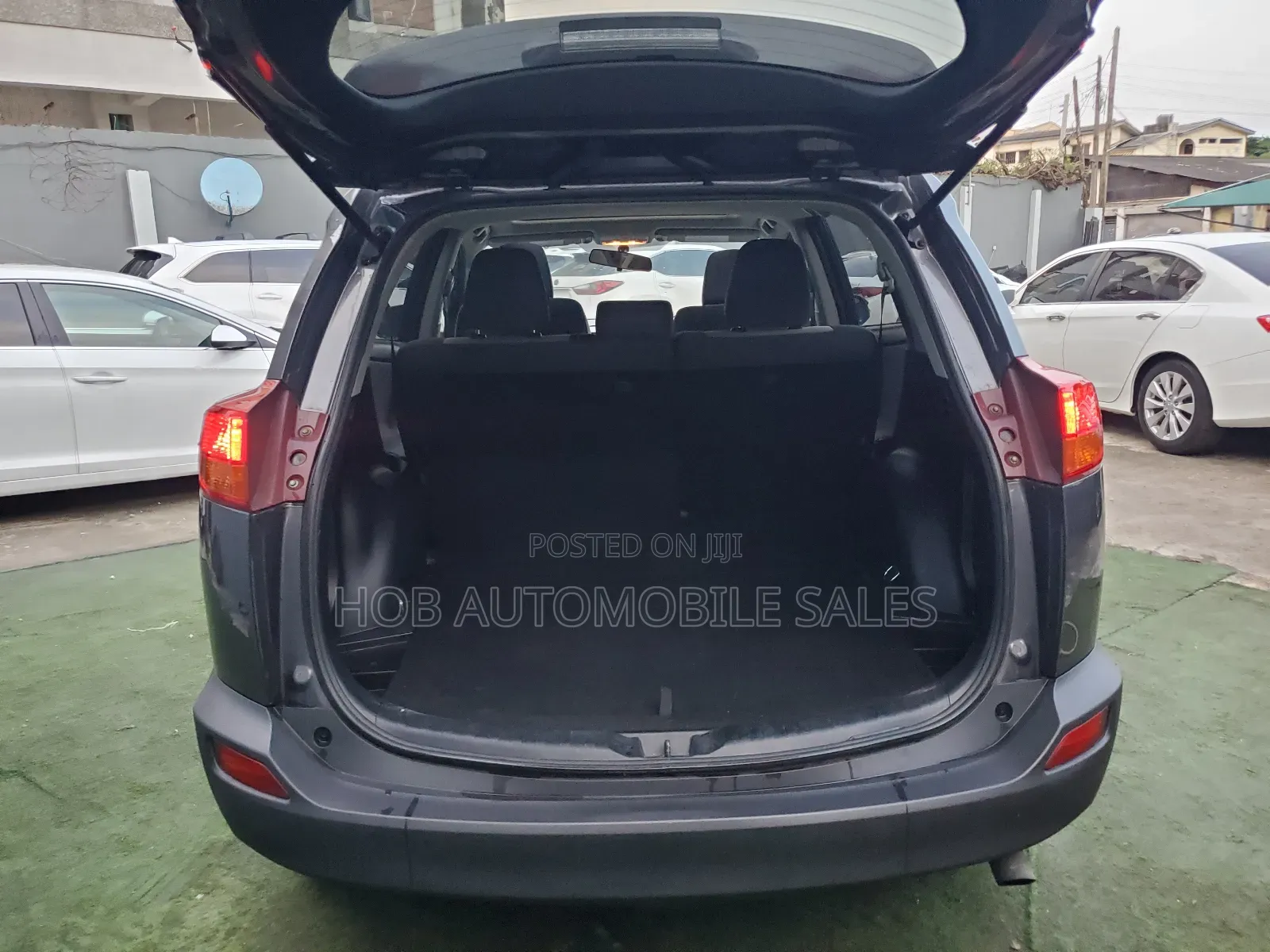 Toyota RAV4 XLE 4dr SUV AWD (2.5L 4cyl 6A) 2014 Gray