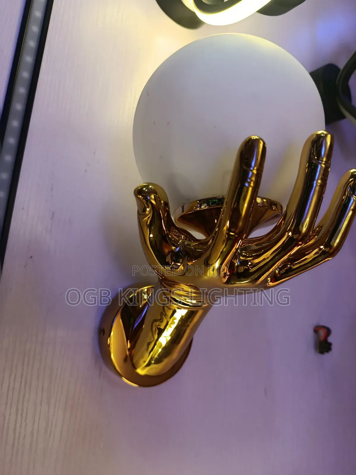Wall Light Gold Hand With E27 Bulb for Living Room Lighting
