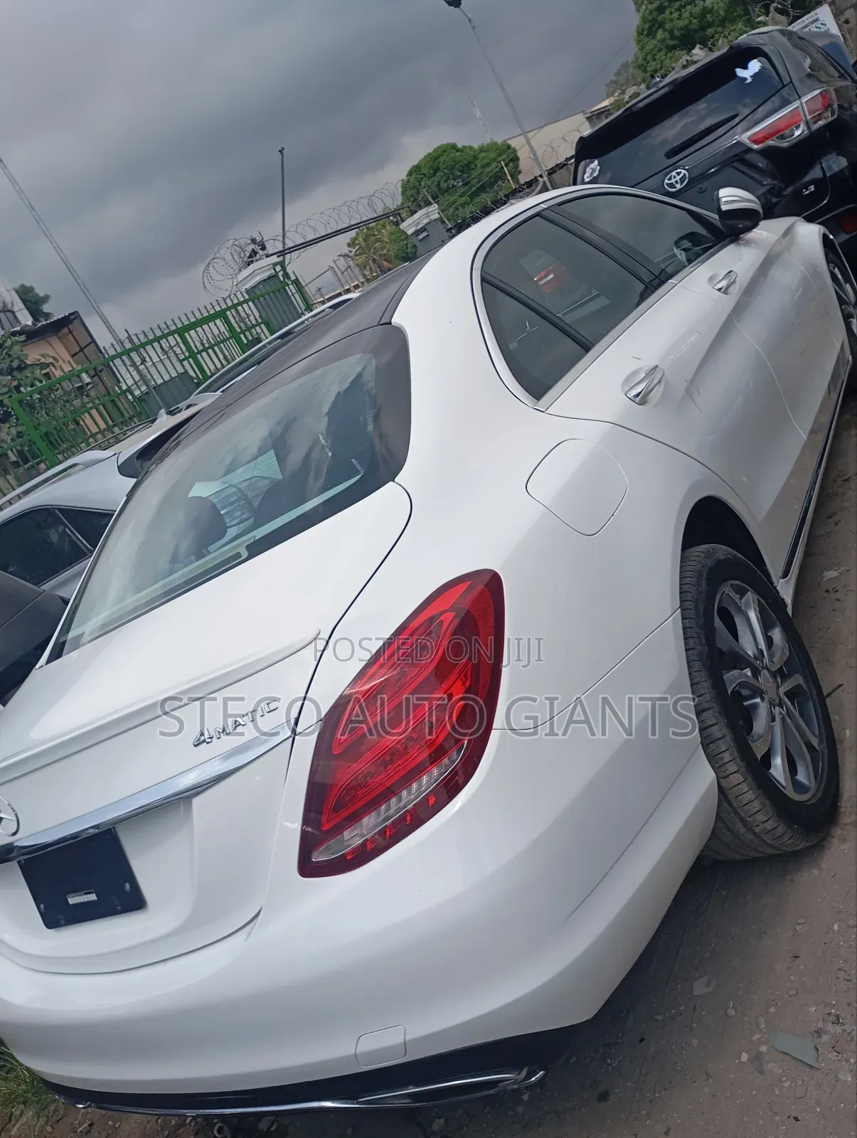 Mercedes-Benz C300 Luxury 4dr AWD 4Matic Sedan (2.0L 4cyl 7A) 2015