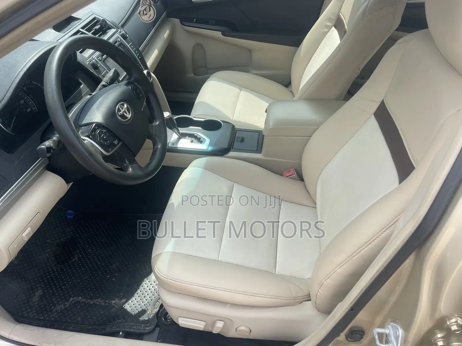 Toyota Camry LE 4dr Sedan (2.5L 4cyl 6A) 2013 Gold