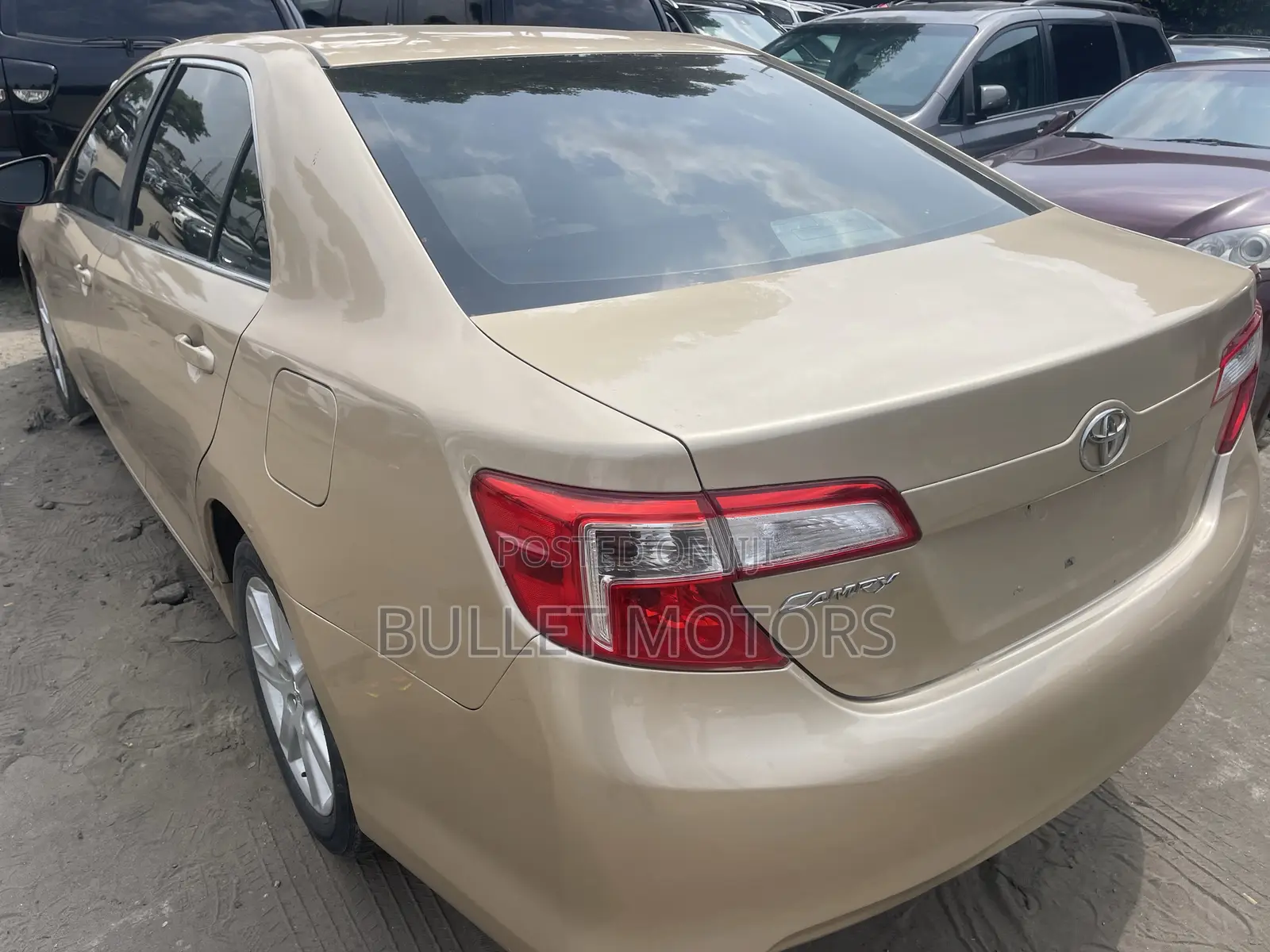 Toyota Camry LE 4dr Sedan (2.5L 4cyl 6A) 2013 Gold