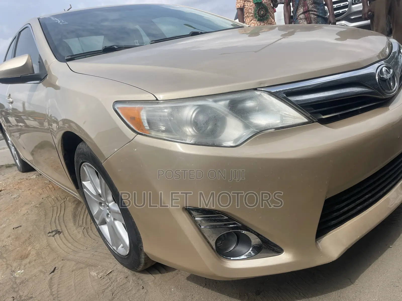 Toyota Camry LE 4dr Sedan (2.5L 4cyl 6A) 2013 Gold