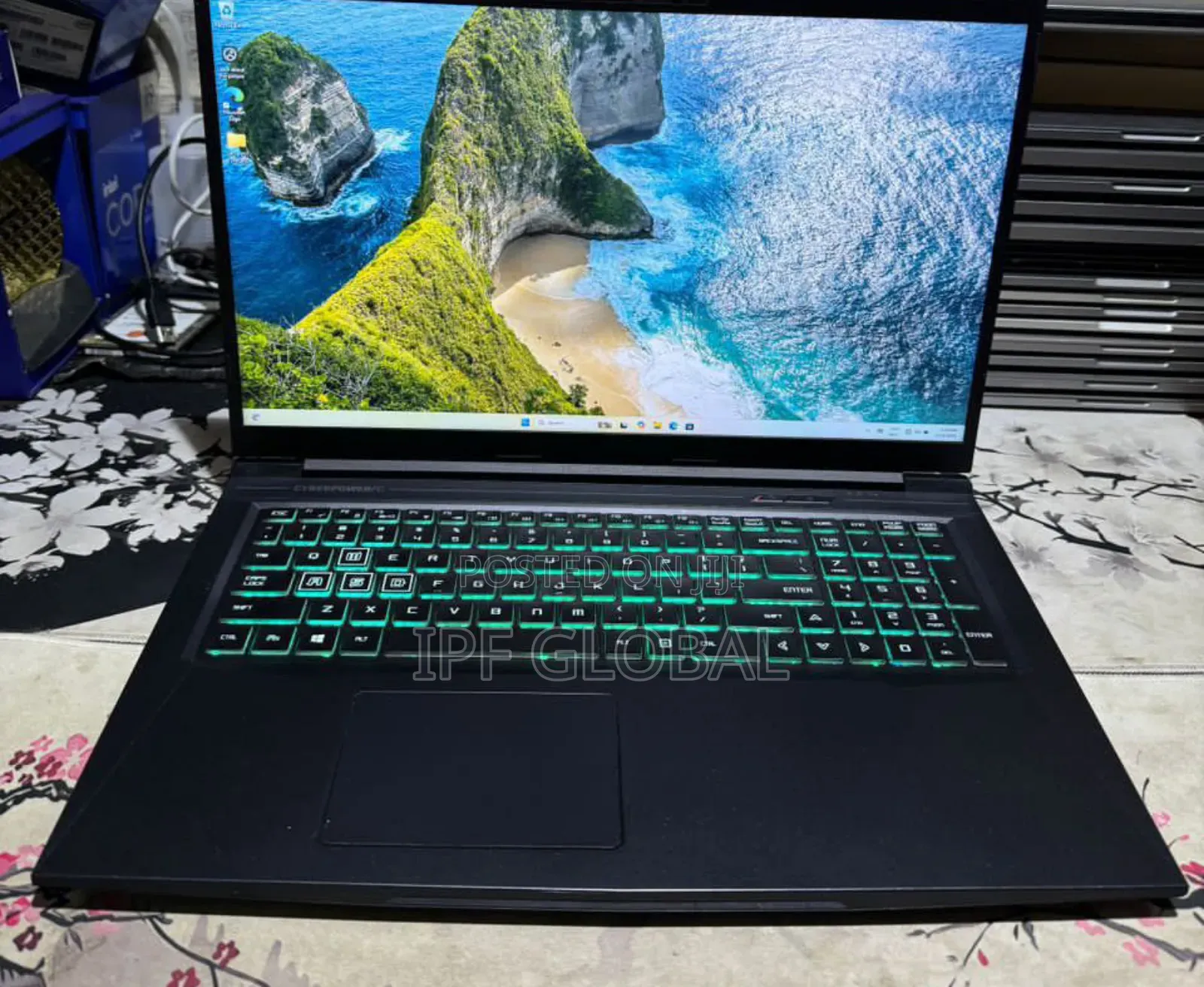 Laptop Cyberpower Tracer III 15 Slim VR 500 16GB Intel Core i7 SSD 1T