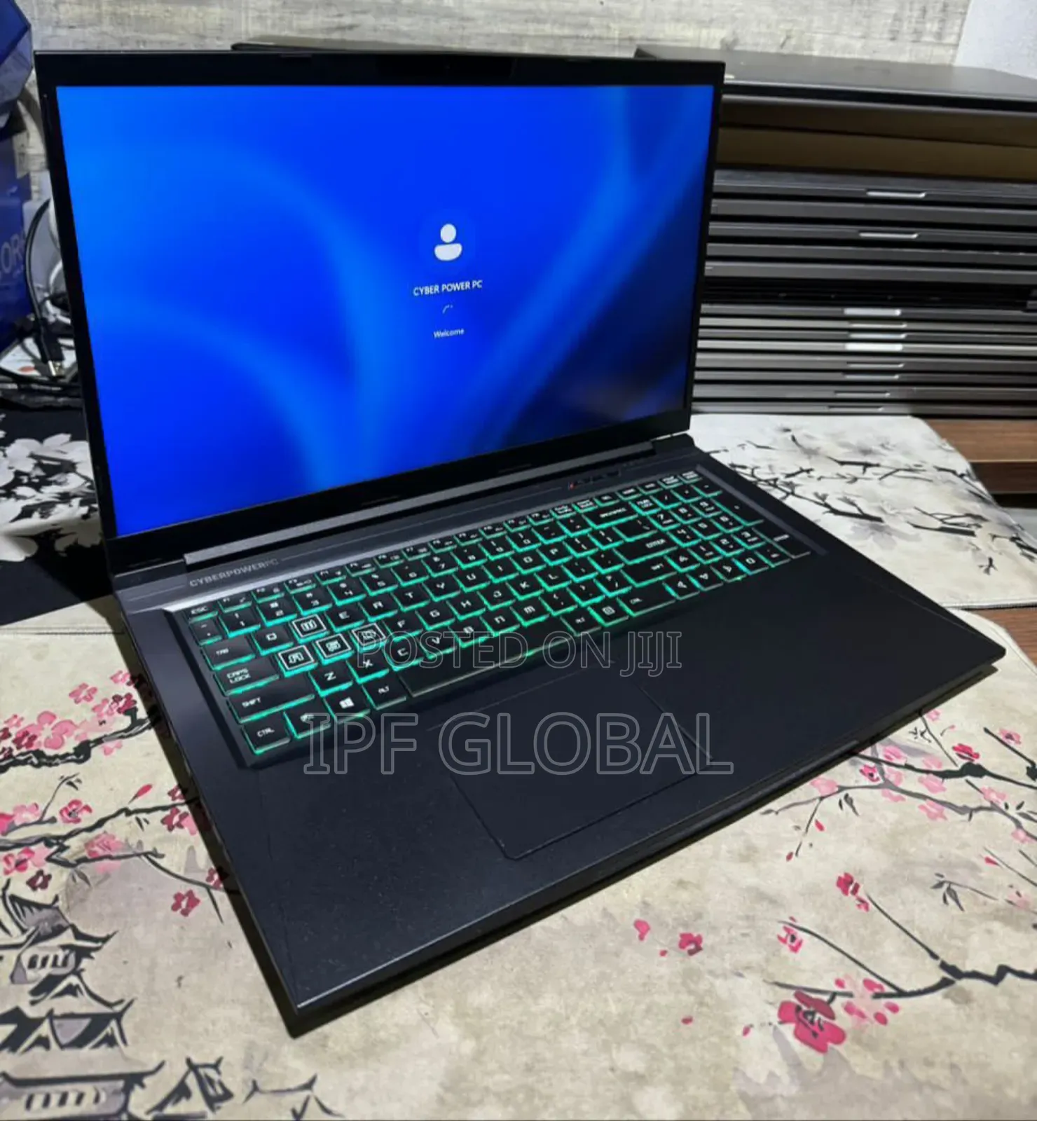 Laptop Cyberpower Tracer III 15 Slim VR 500 16GB Intel Core i7 SSD 1T
