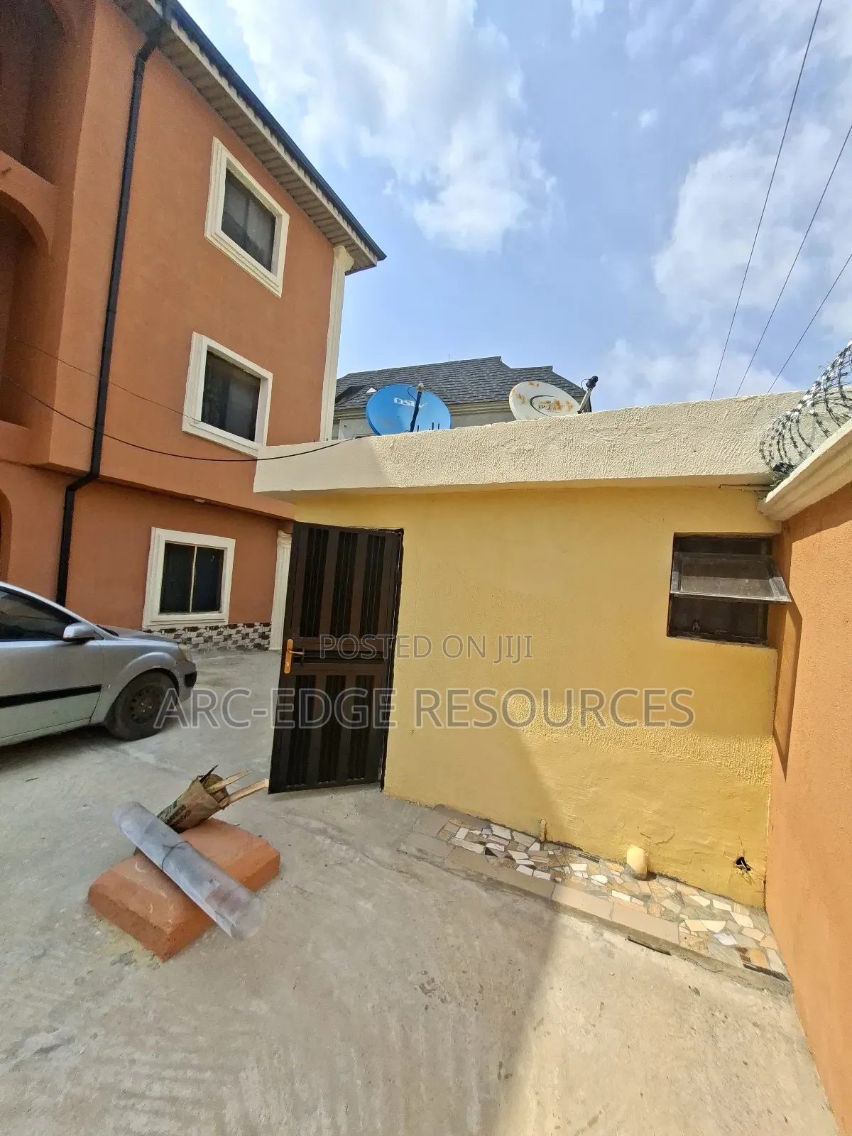 3bdrm Block of Flats in Ago Palace for sale