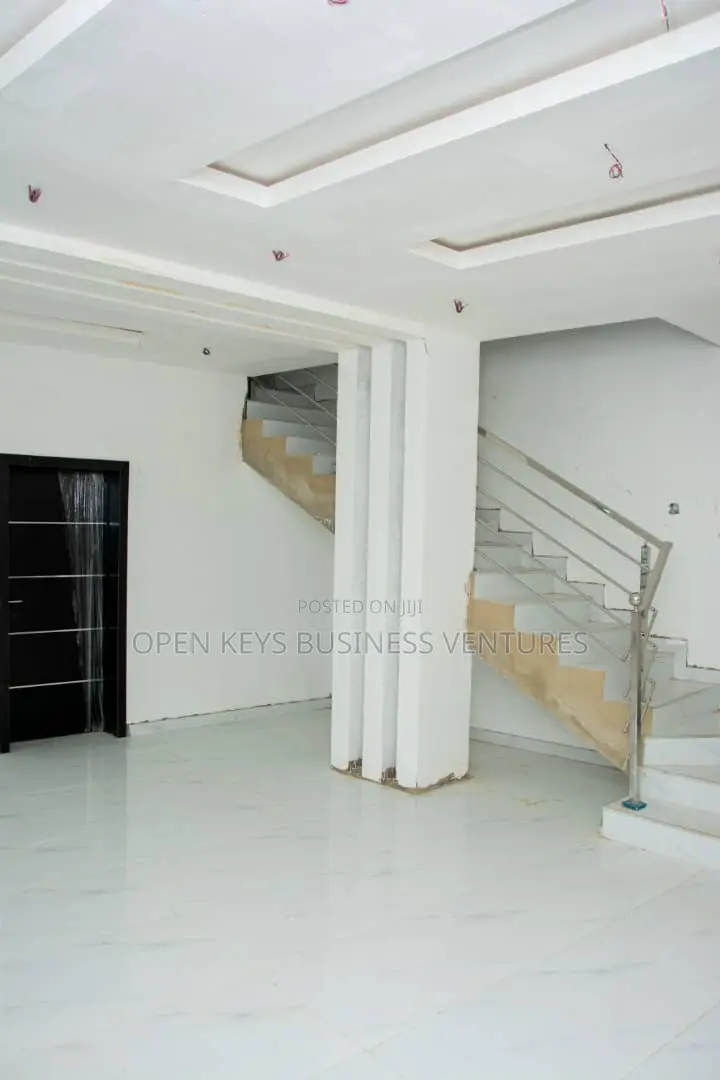 3bdrm Duplex in Ologede, CHallenge / Ibadan for sale