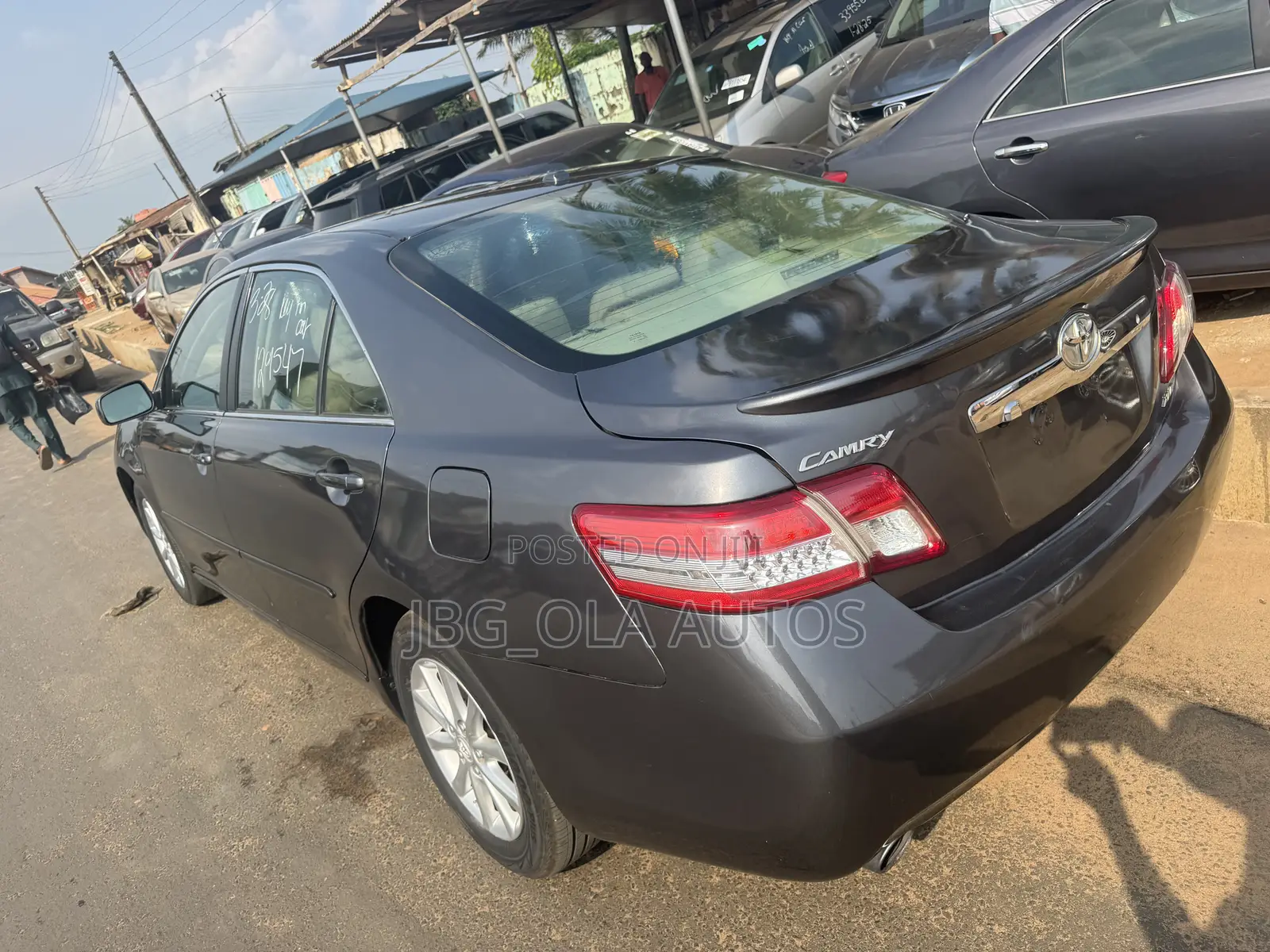 Toyota Camry XLE V6 4dr Sedan (3.5L 6cyl 6A) 2011 Gray