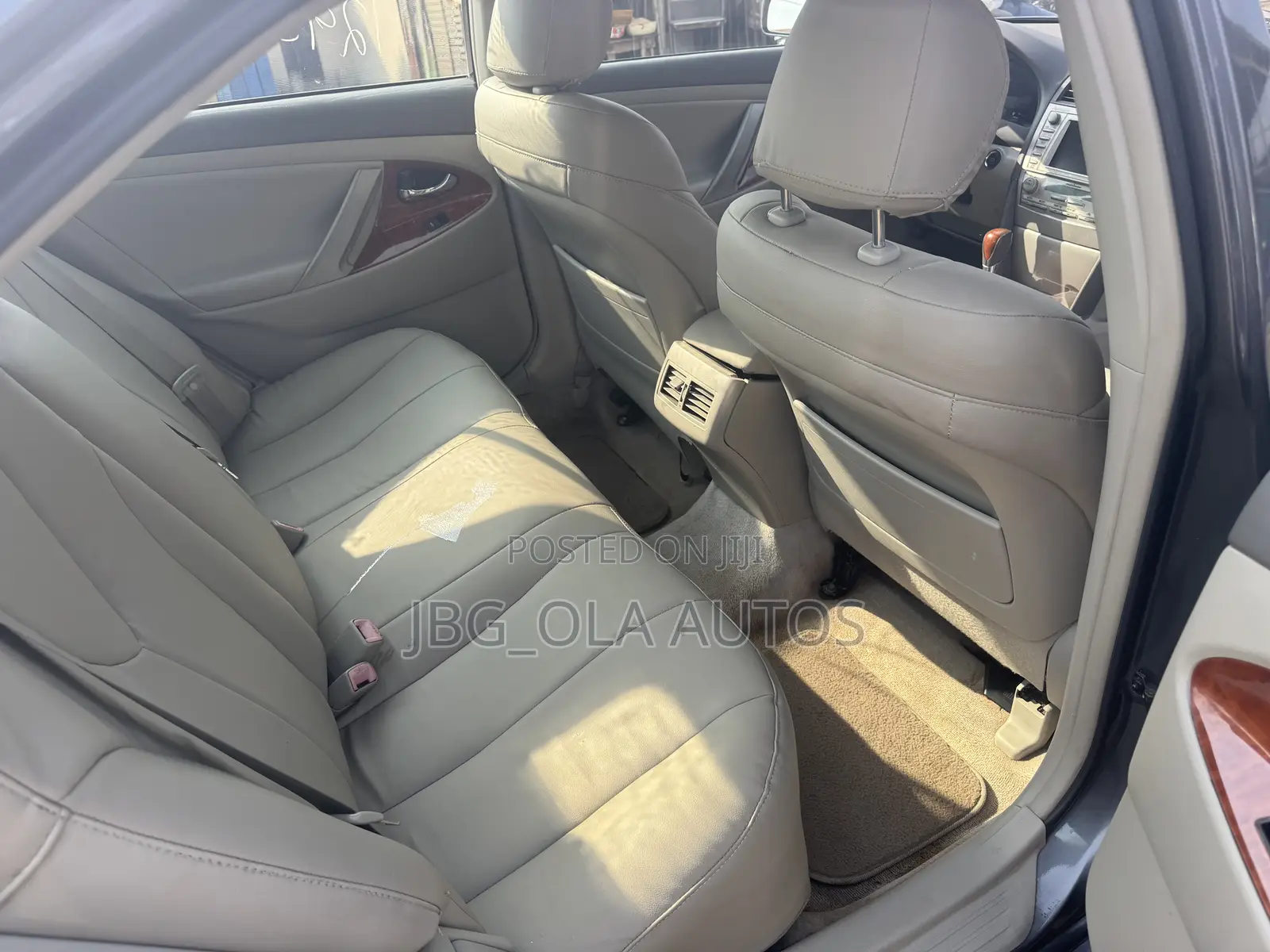 Toyota Camry XLE V6 4dr Sedan (3.5L 6cyl 6A) 2011 Gray