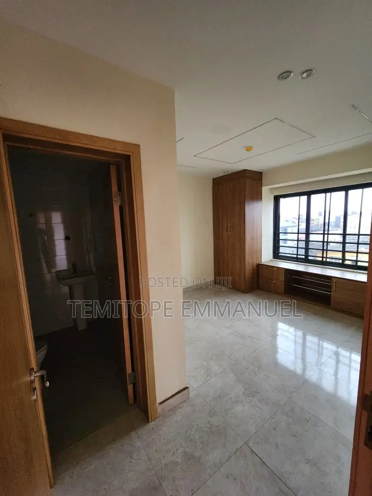 Furnished 3bdrm Apartment in Alagomeji, Yaba for rent