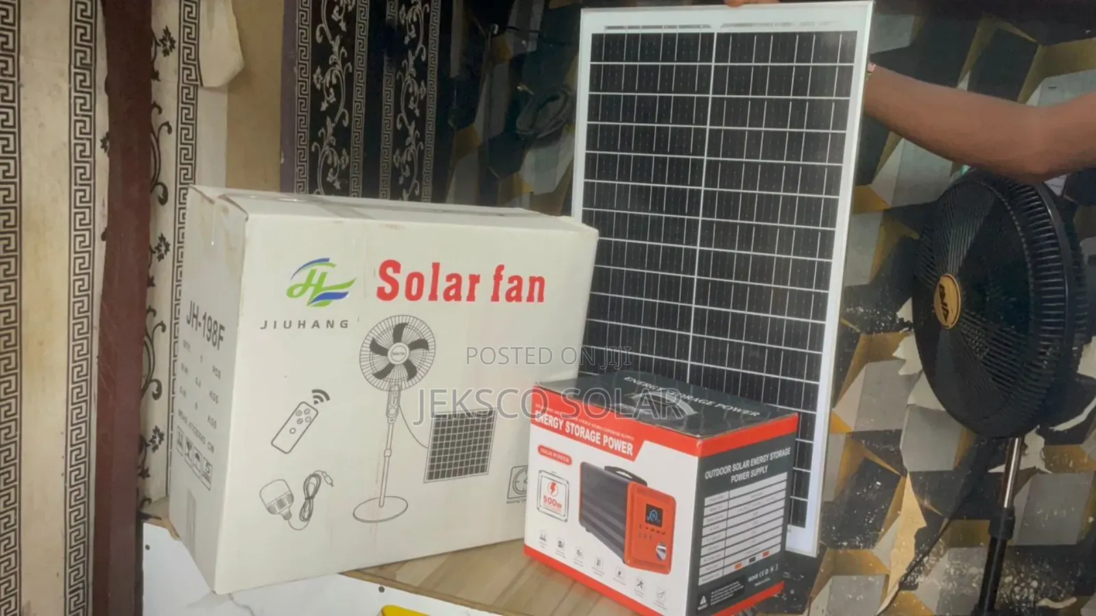 500w Solar Generator With Solar Fan, Combo Xmas Promo