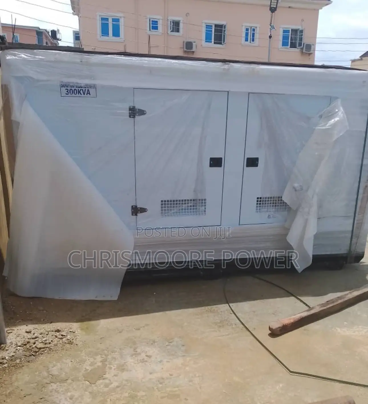 Original England Perkins Soundproof Diesel Generator 300kva