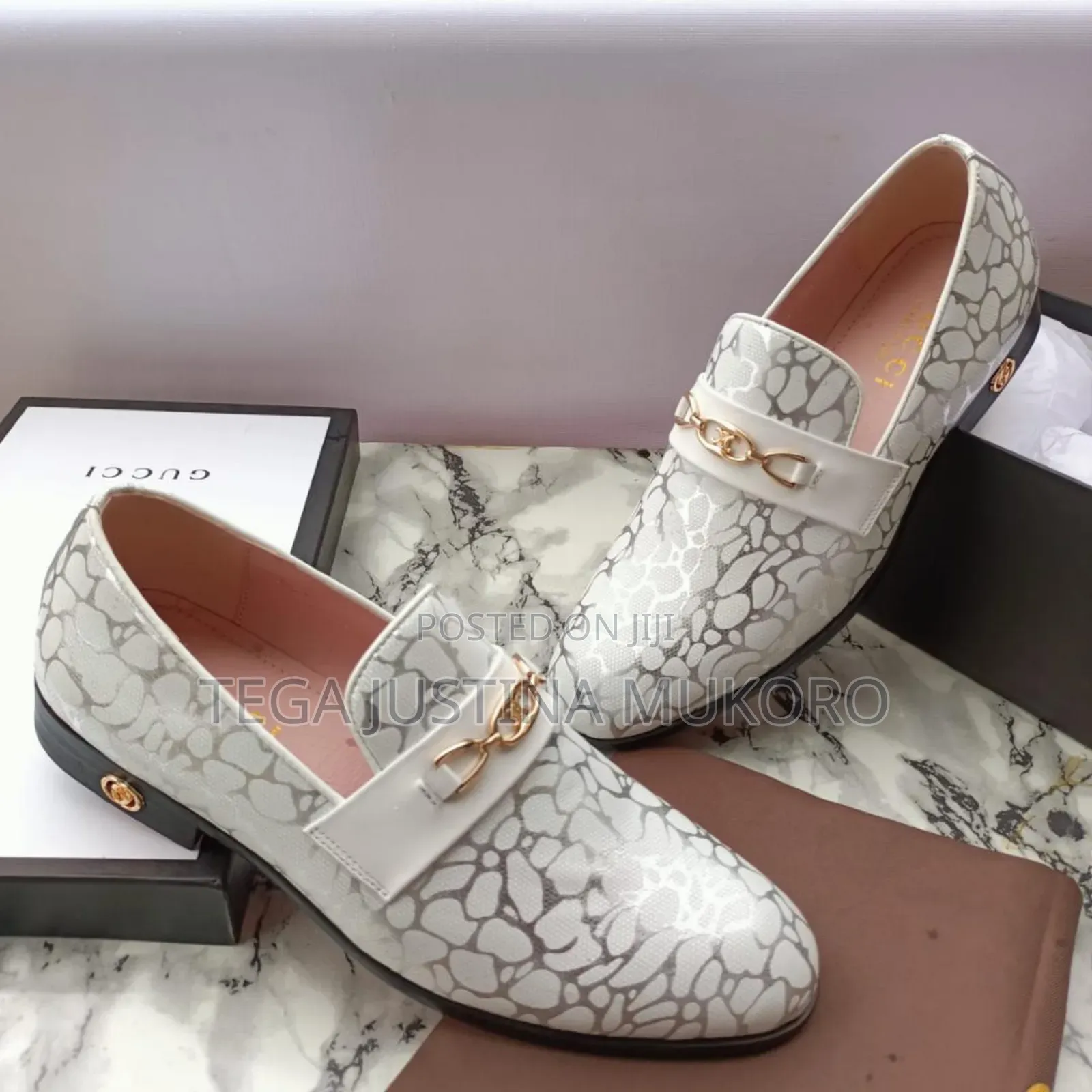 Latest Design Classic White Flat Shoes