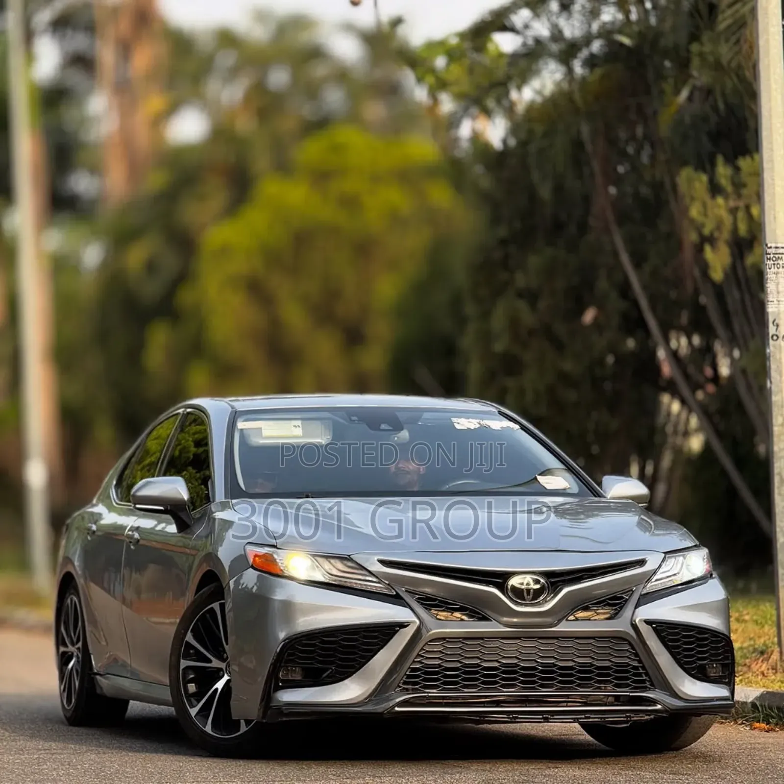 Toyota Camry XLE FWD (2.5L 4cyl 8AM) 2018 Silver