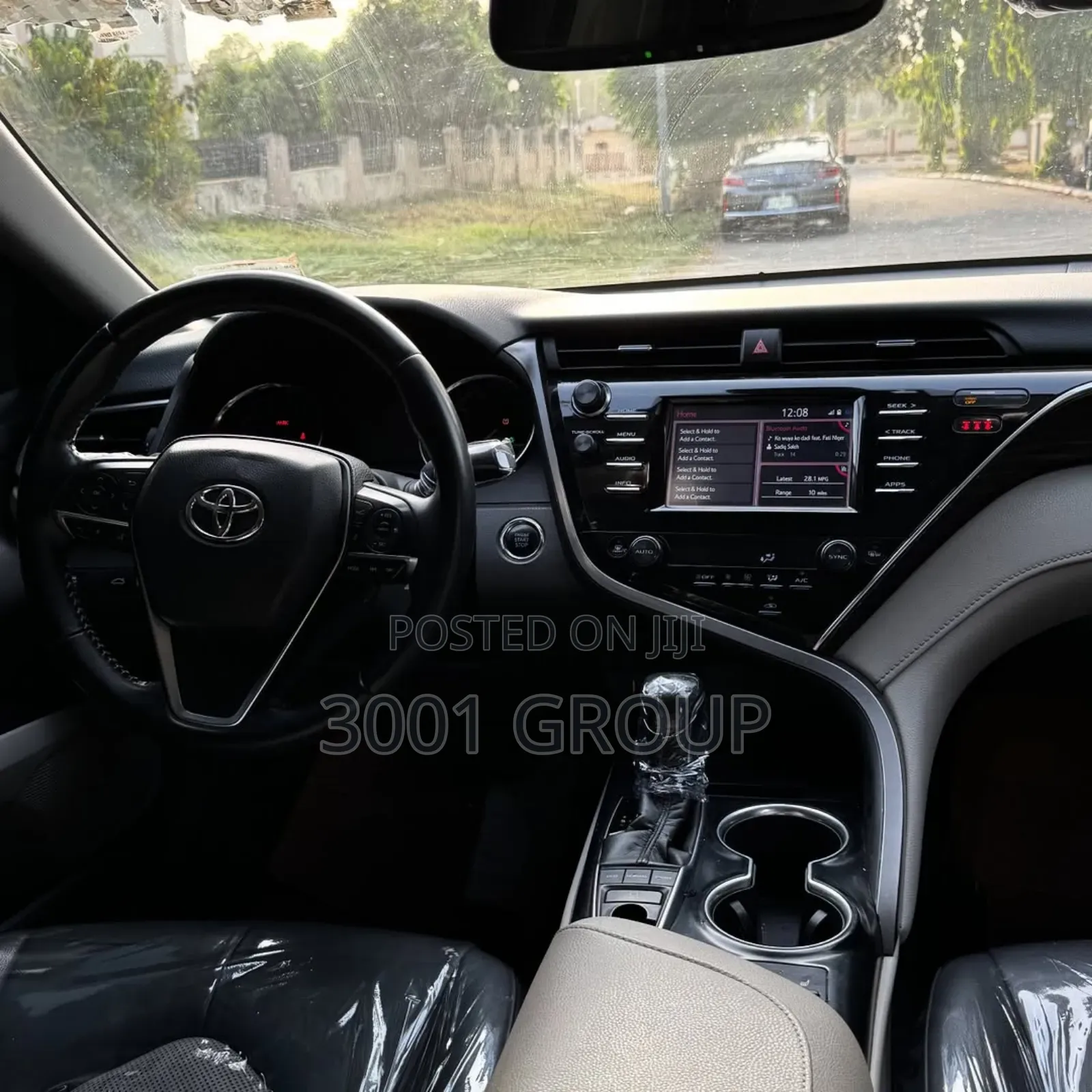 Toyota Camry XLE FWD (2.5L 4cyl 8AM) 2018 Silver