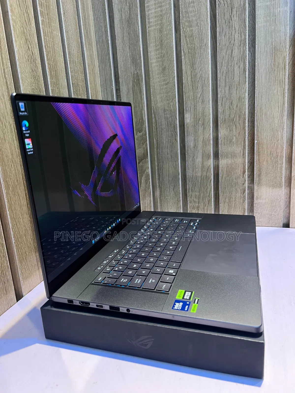 Laptop Asus ROG Zephyrus G16 16GB Intel Core Ultra 9 SSD 1T