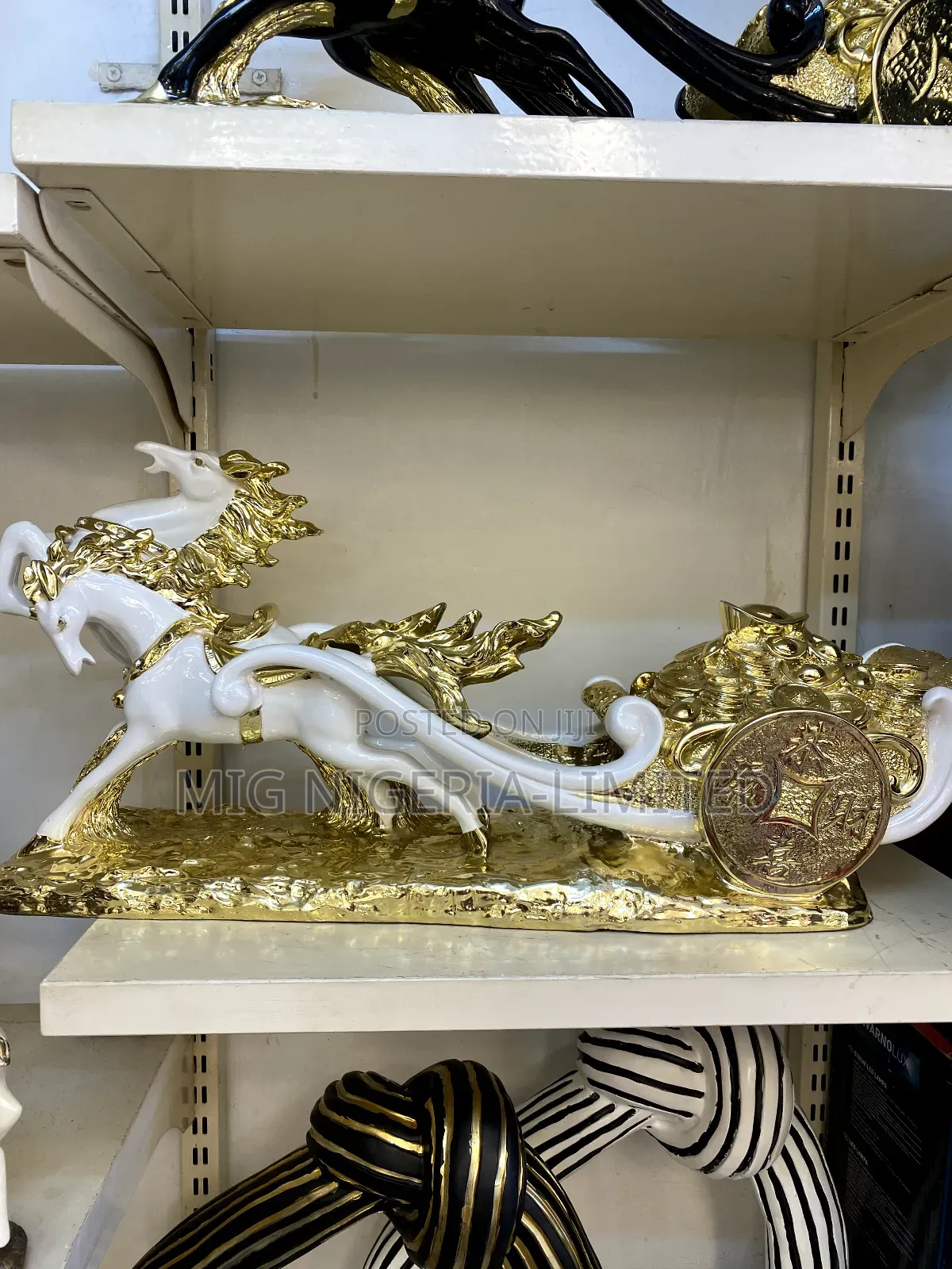 Modern Resin Horse Creative Walking Horse Sculptures Centretable Deco