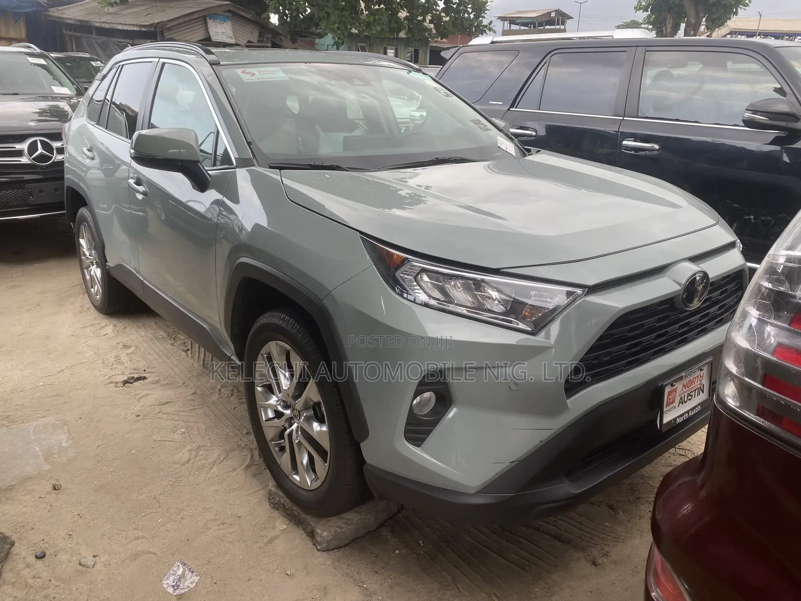 Toyota RAV4 XLE 2021 Gray