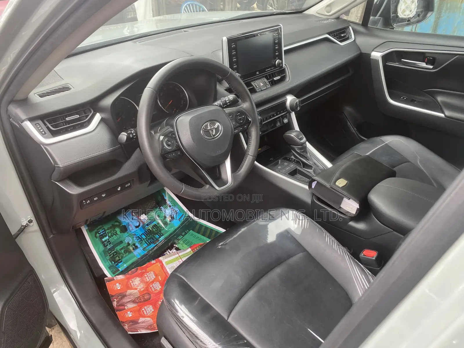 Toyota RAV4 XLE 2021 Gray