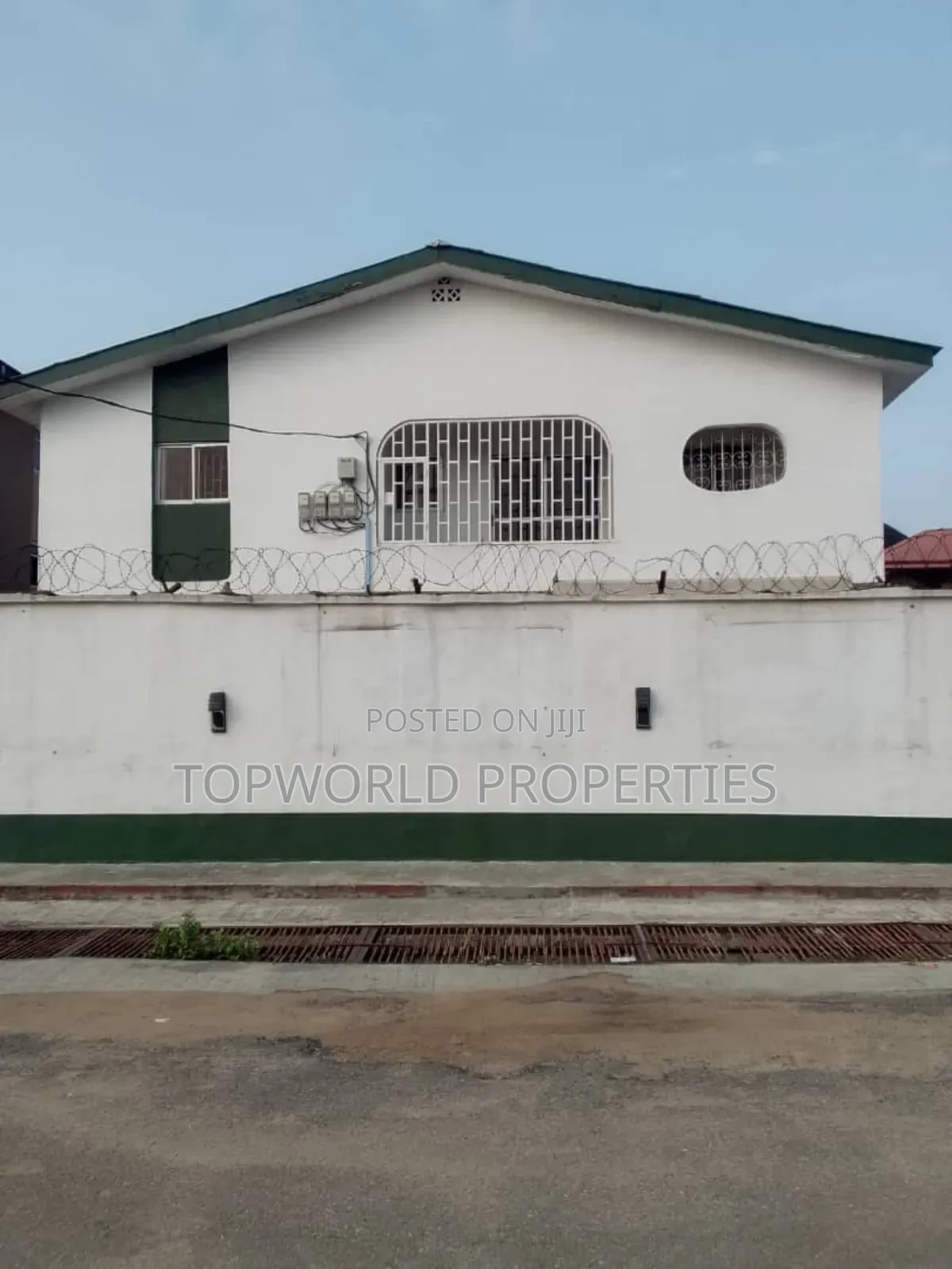 3bdrm Block of Flats in Egbeda Alimosho for sale