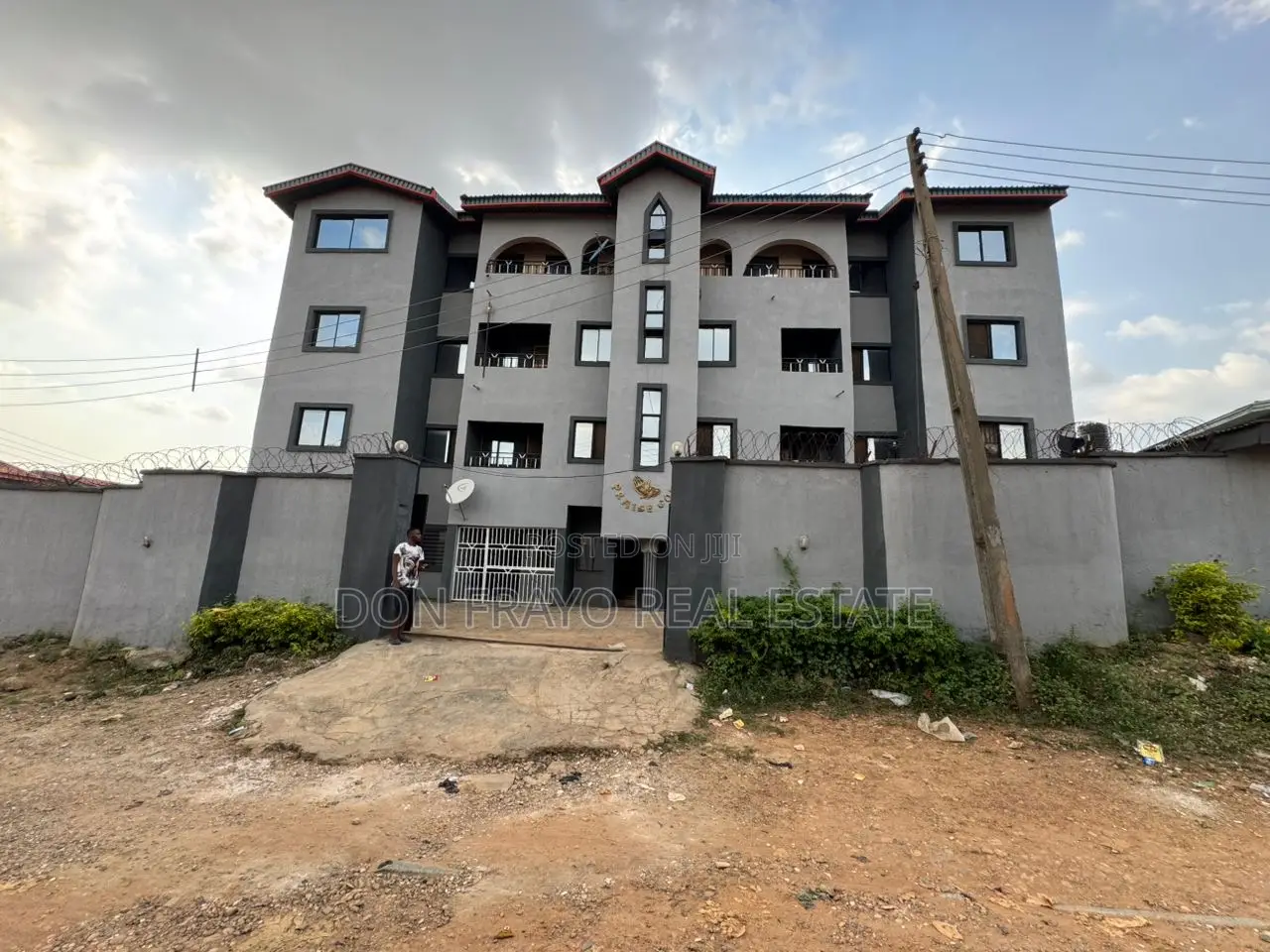 20bdrm Block of Flats in Iyana Adeoyo, Rind Road for sale