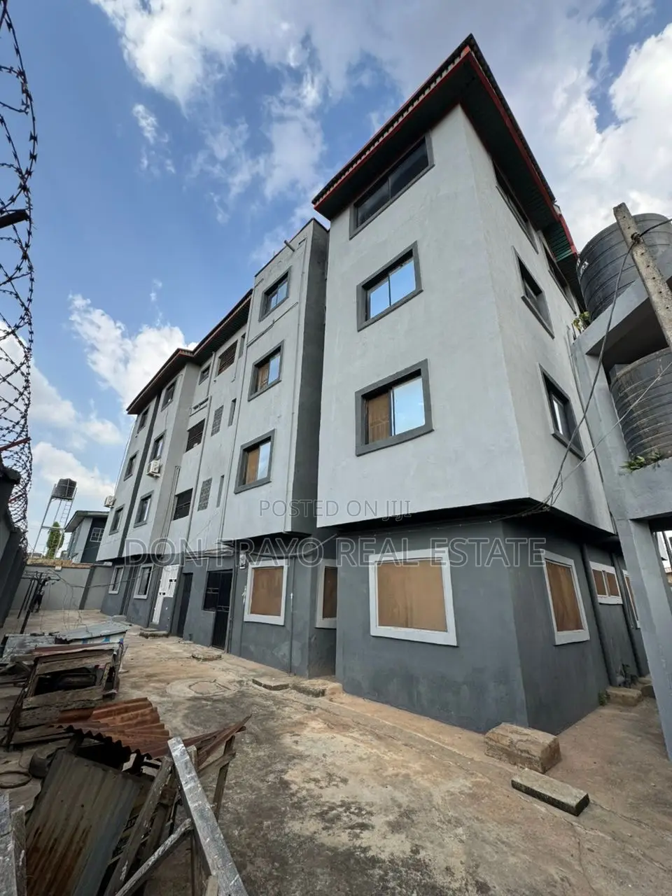 20bdrm Block of Flats in Iyana Adeoyo, Rind Road for sale