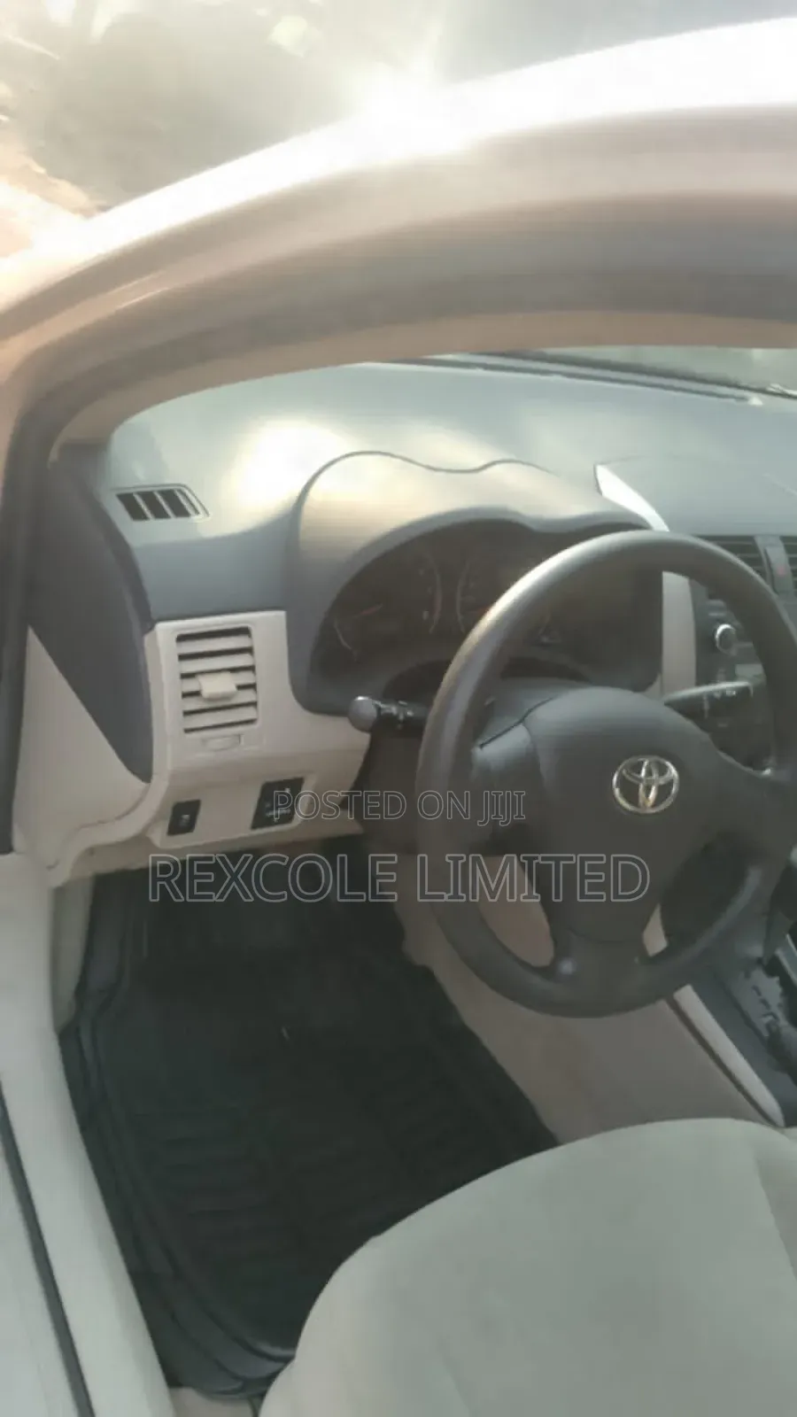 Toyota Corolla LE 4dr Sedan (1.8L 4cyl 4A) 2011 Silver