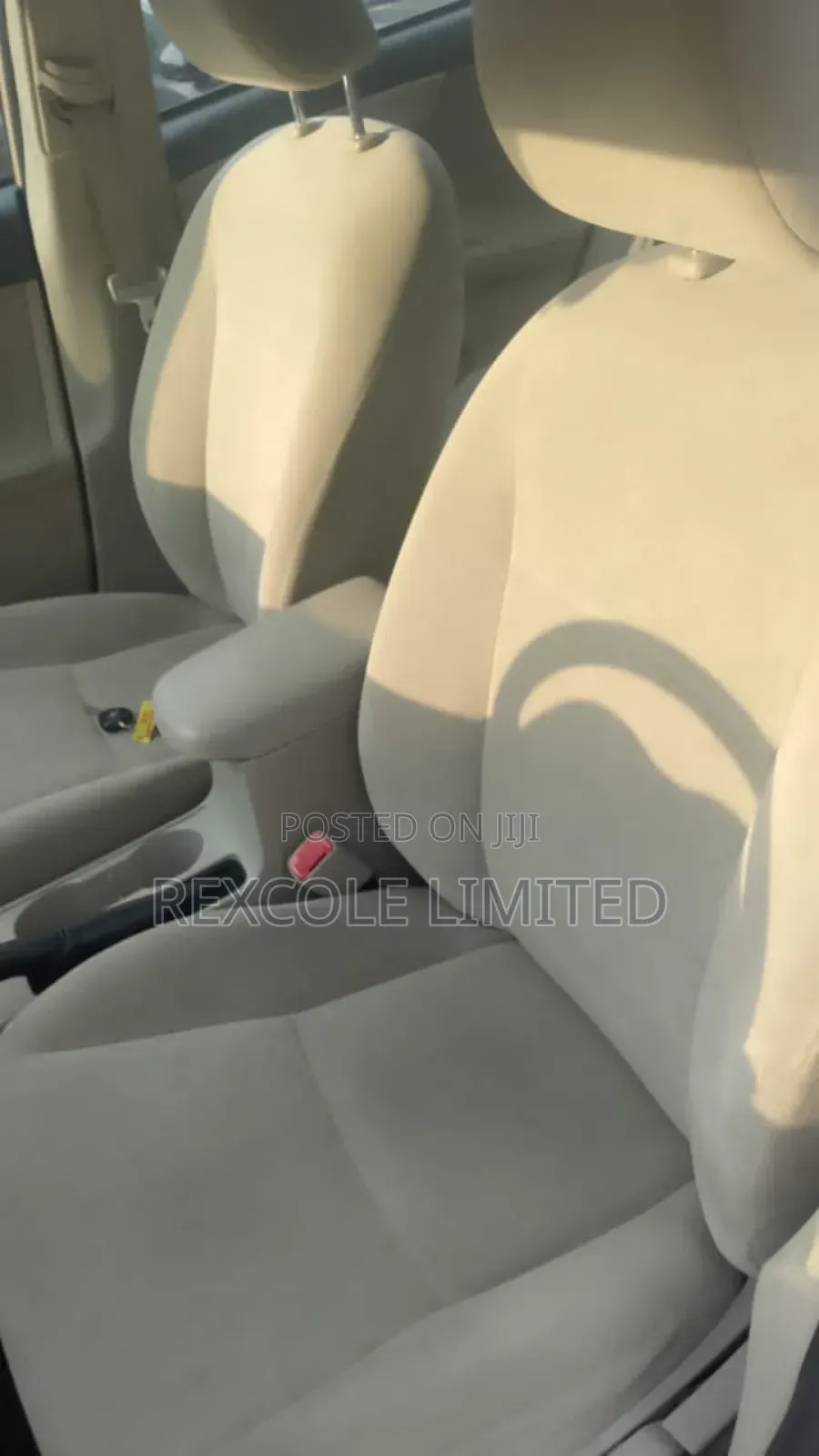 Toyota Corolla LE 4dr Sedan (1.8L 4cyl 4A) 2011 Silver