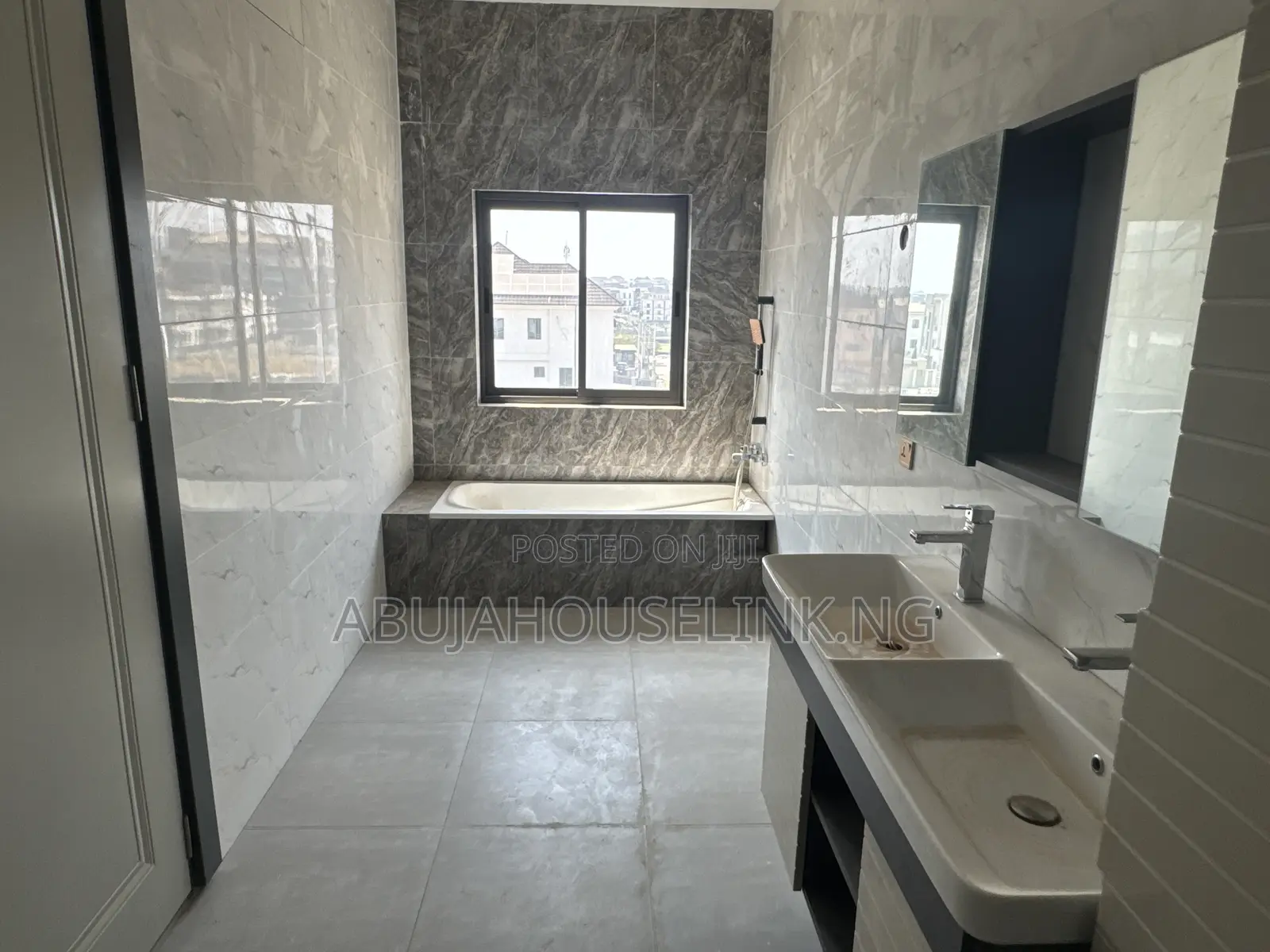 5bdrm Duplex in Jahi. Y Gilmore for sale