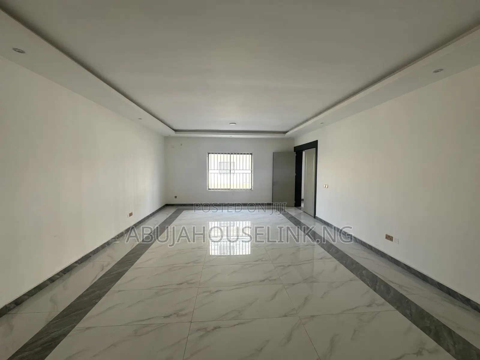 5bdrm Duplex in Jahi. Y Gilmore for sale