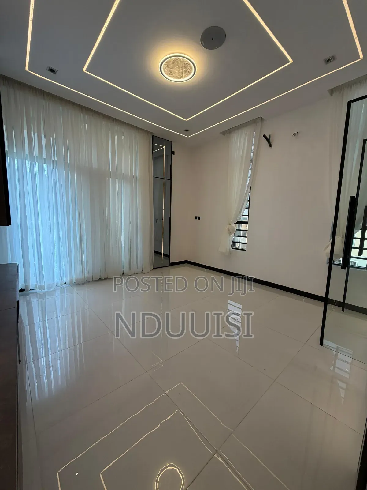 5bdrm Duplex in Chevron for sale