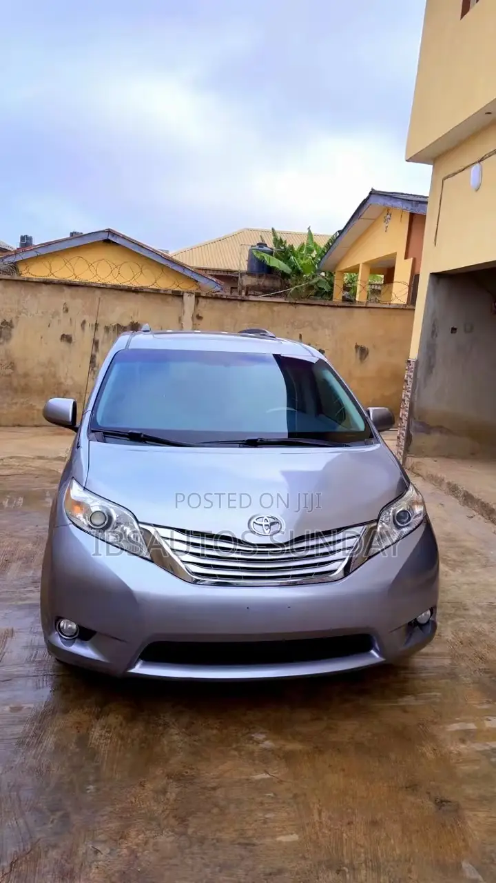 Toyota Sienna 2014 Silver